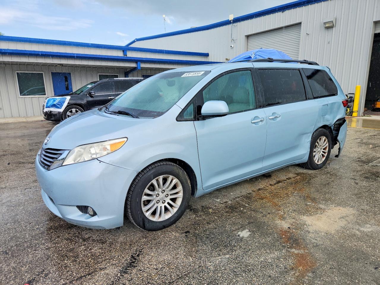 2015 Toyota Sienna Xle 8-passenger Blue vin: 5TDYK3DC0FS550906