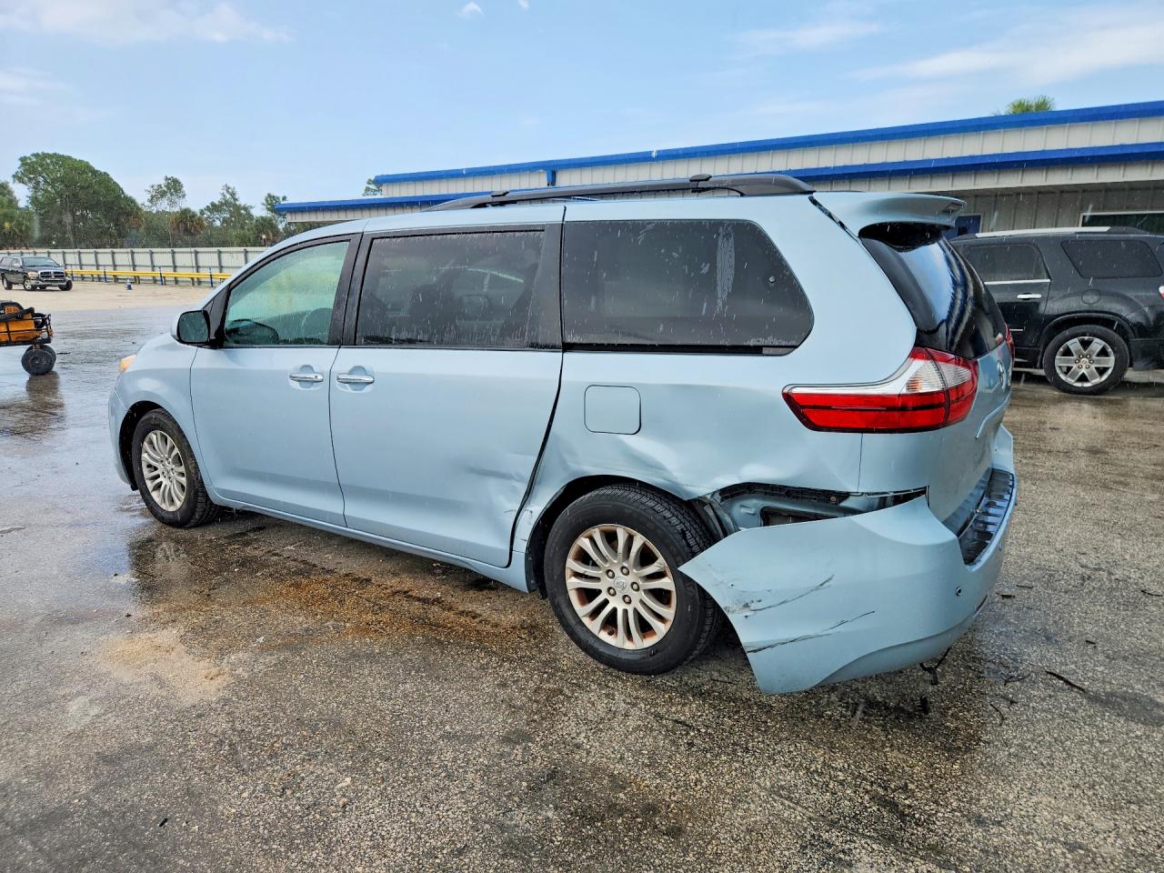 2015 Toyota Sienna Xle 8-passenger Blue vin: 5TDYK3DC0FS550906