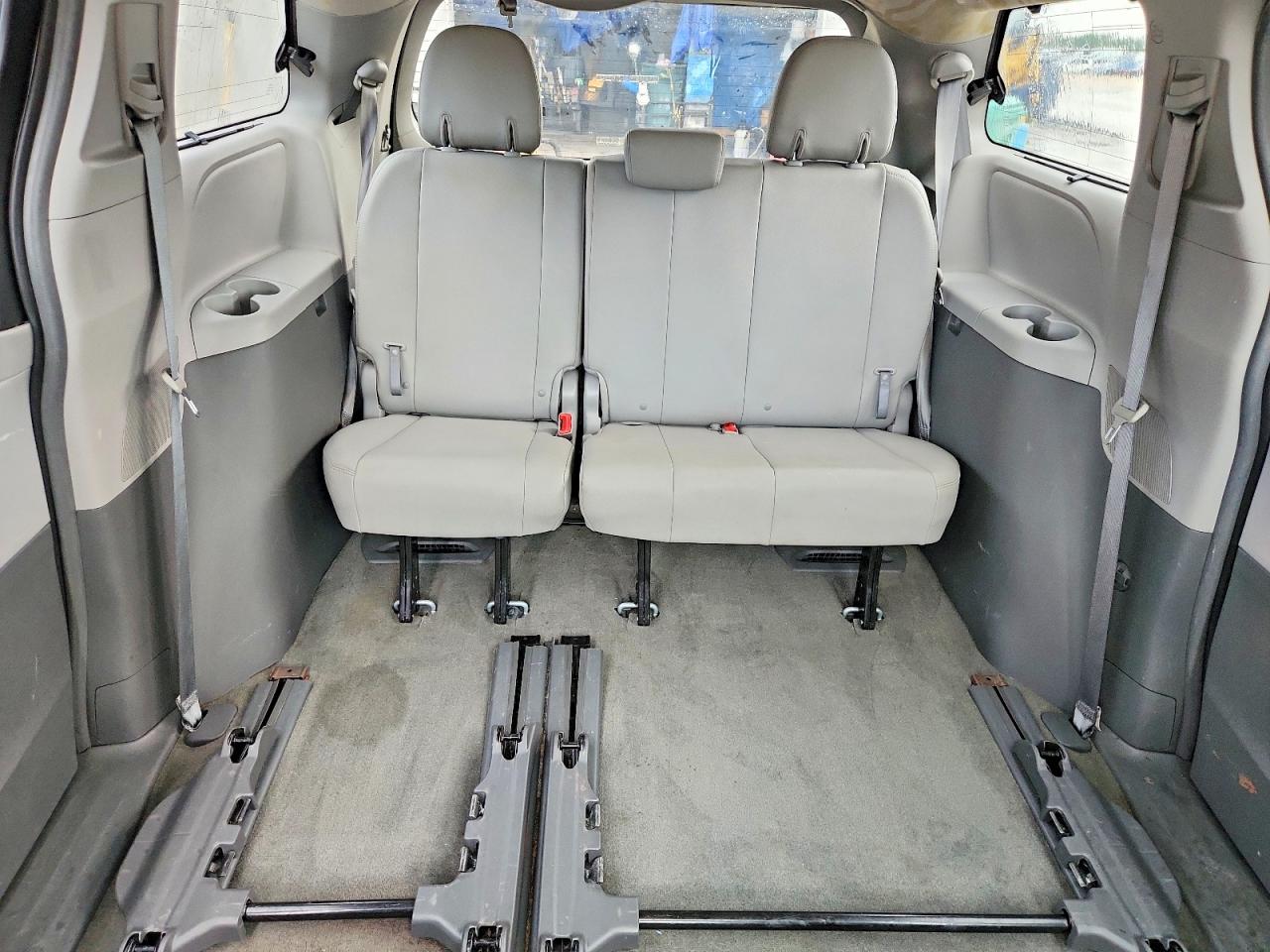 2015 Toyota Sienna Xle 8-passenger Blue vin: 5TDYK3DC0FS550906