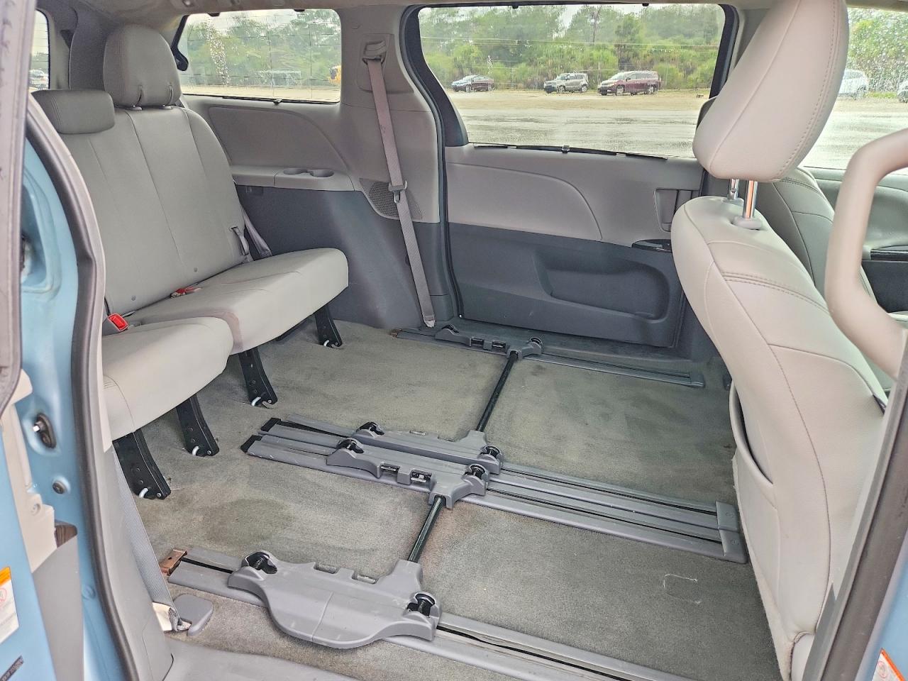 2015 Toyota Sienna Xle 8-passenger Blue vin: 5TDYK3DC0FS550906