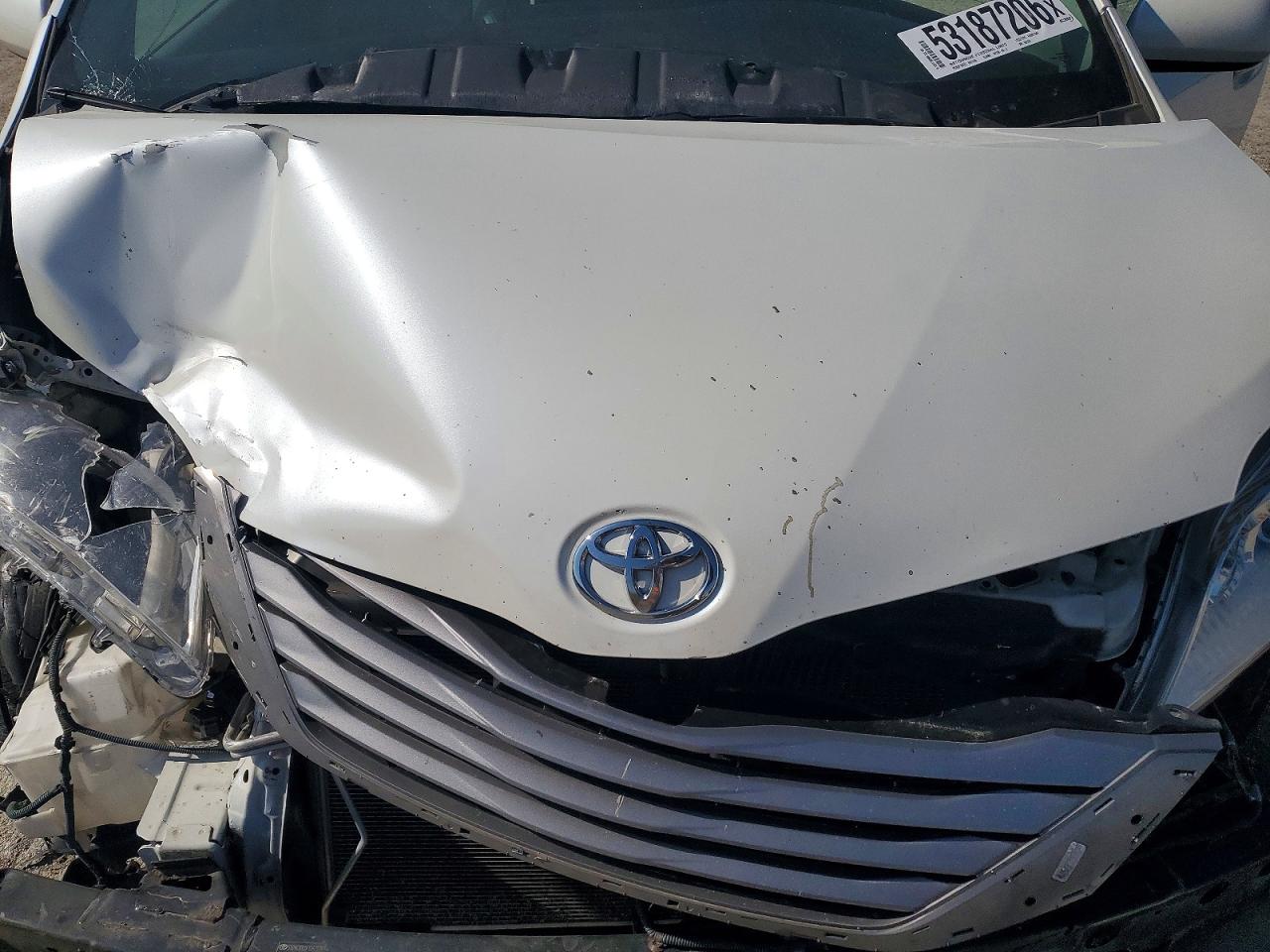 2015 Toyota Sienna Xle 8-passenger White vin: 5TDYK3DC0FS561534