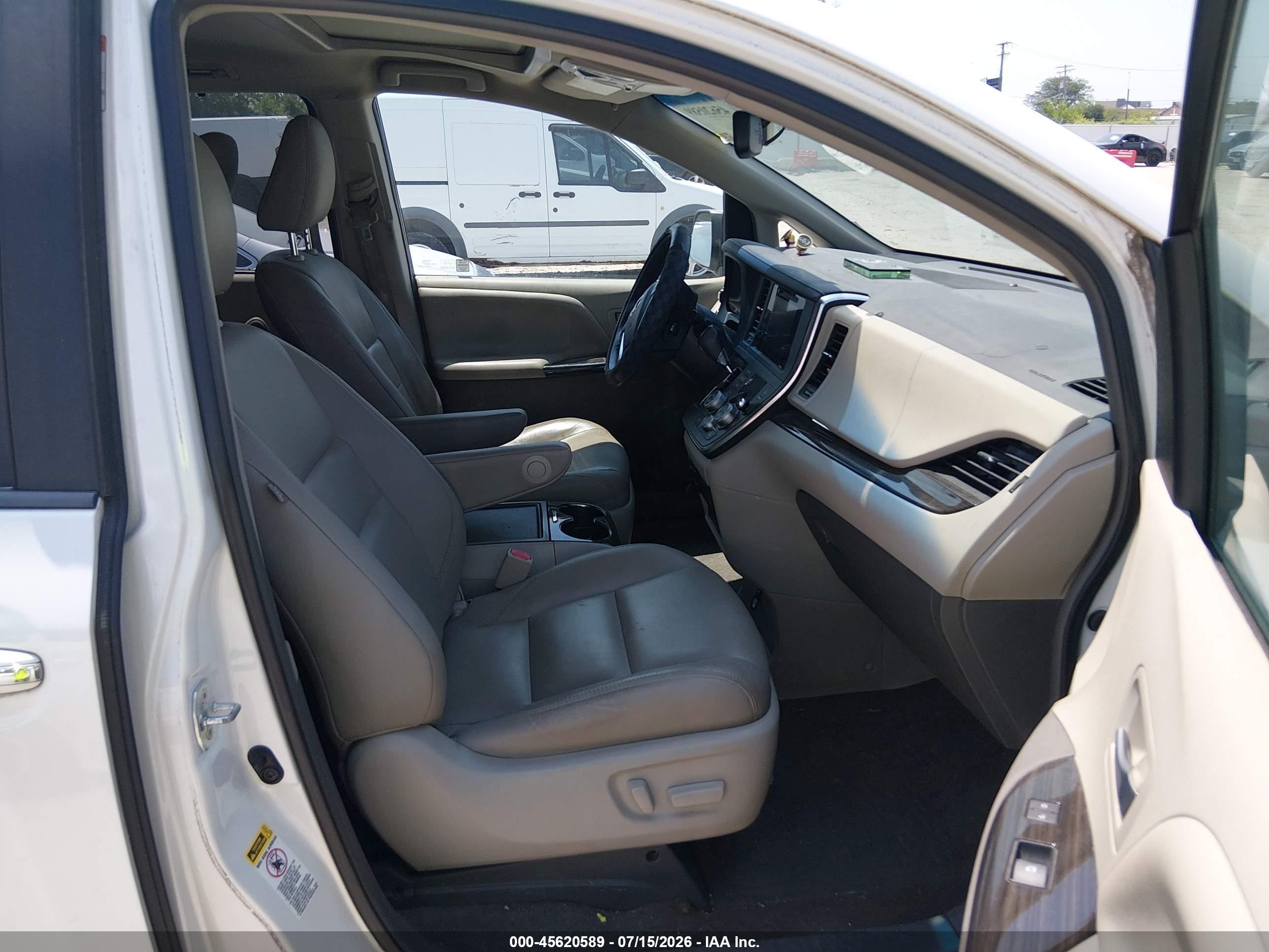 2015 Toyota Sienna Xle 8 Passenger Silver vin: 5TDYK3DC0FS563350