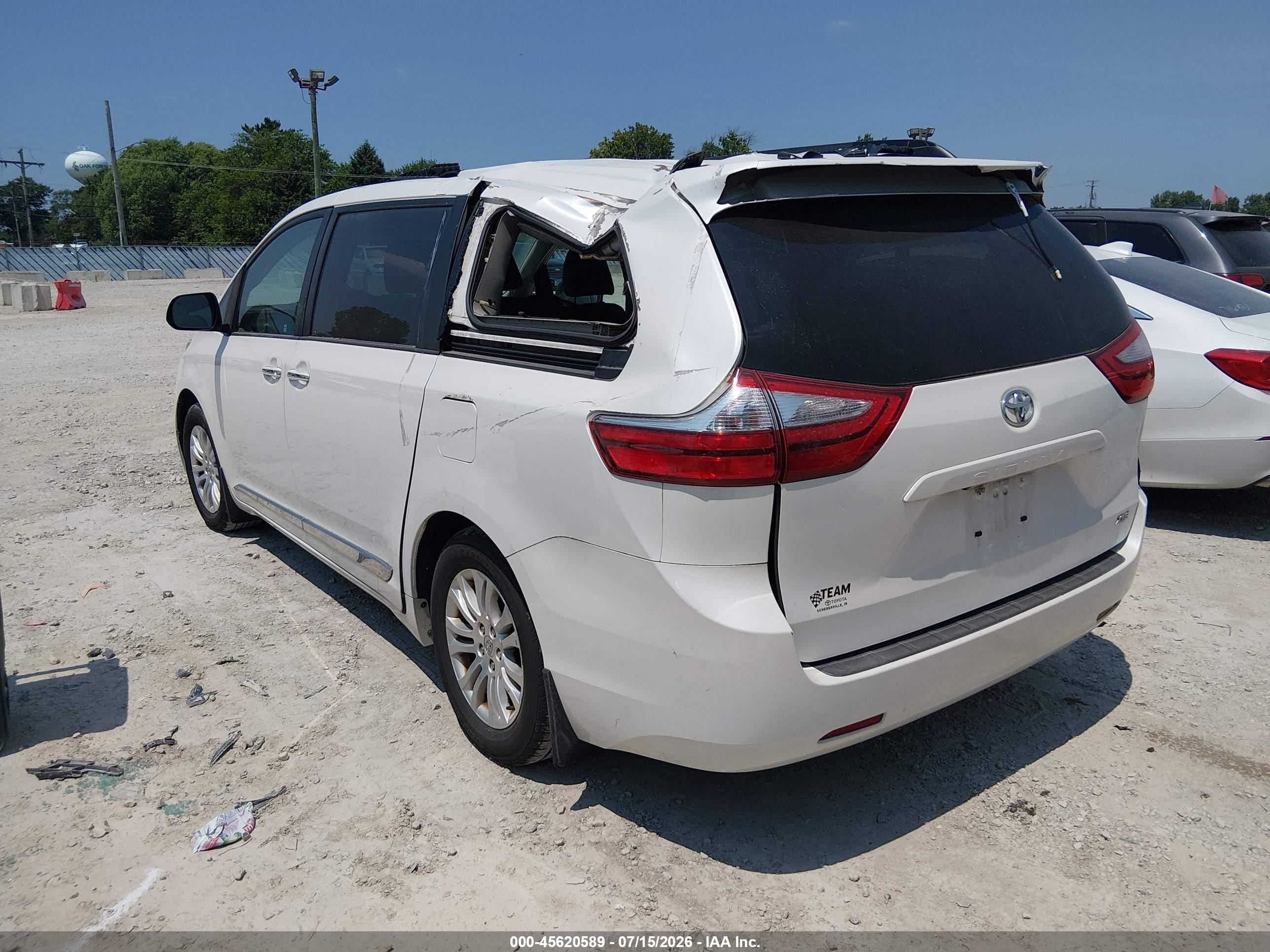2015 Toyota Sienna Xle 8 Passenger Silver vin: 5TDYK3DC0FS563350