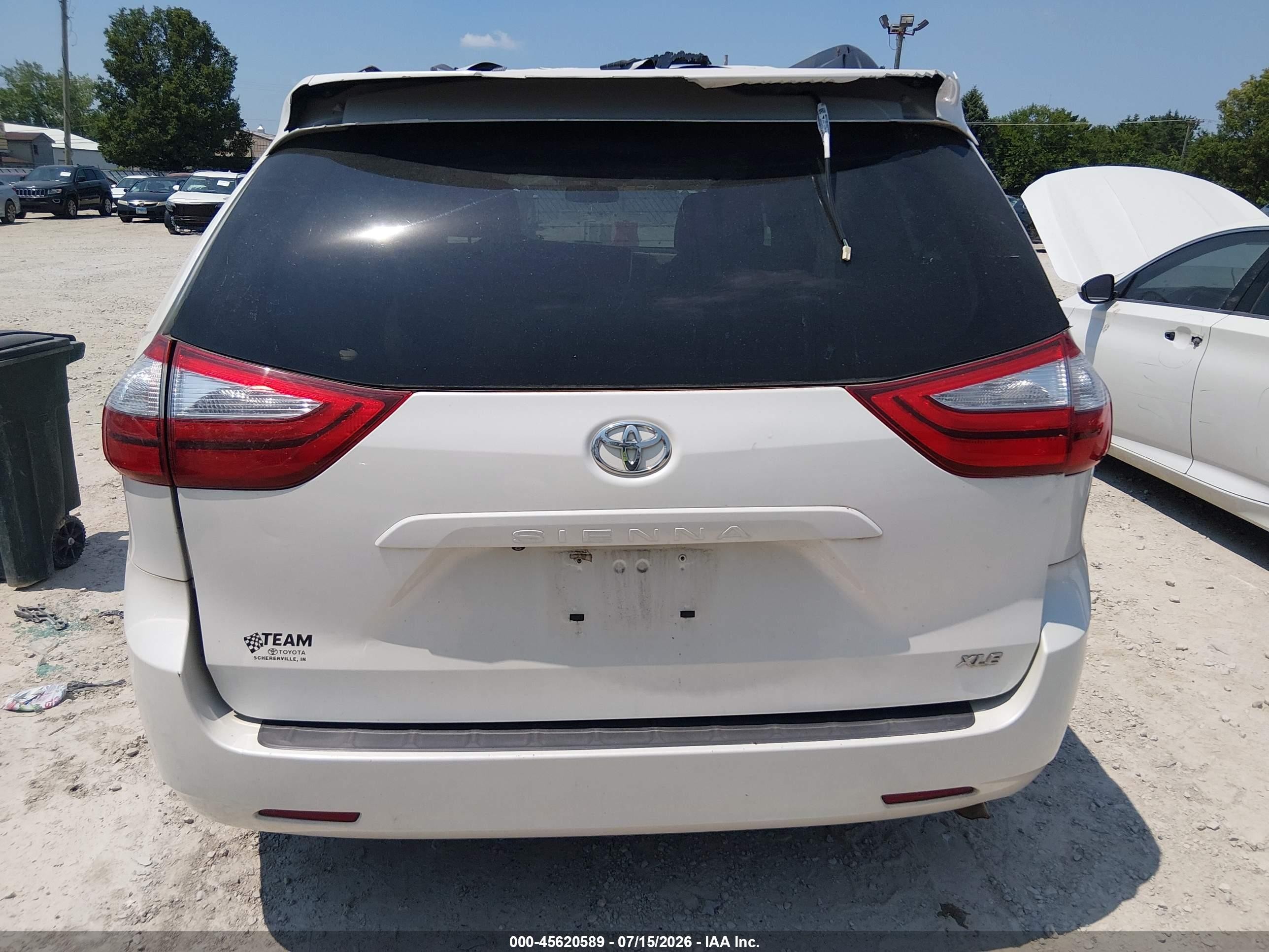 2015 Toyota Sienna Xle 8 Passenger Silver vin: 5TDYK3DC0FS563350