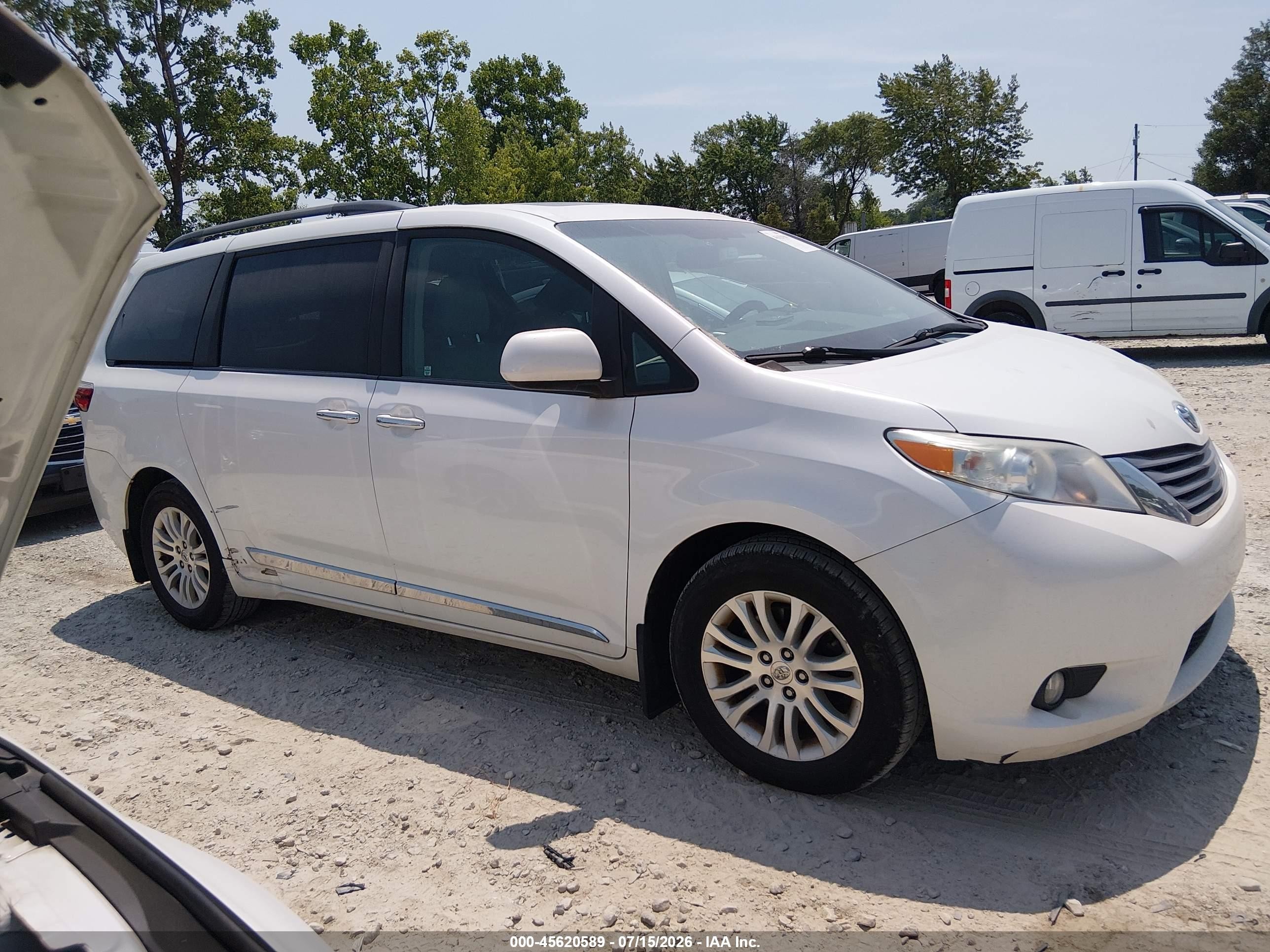 2015 Toyota Sienna Xle 8 Passenger Silver vin: 5TDYK3DC0FS563350