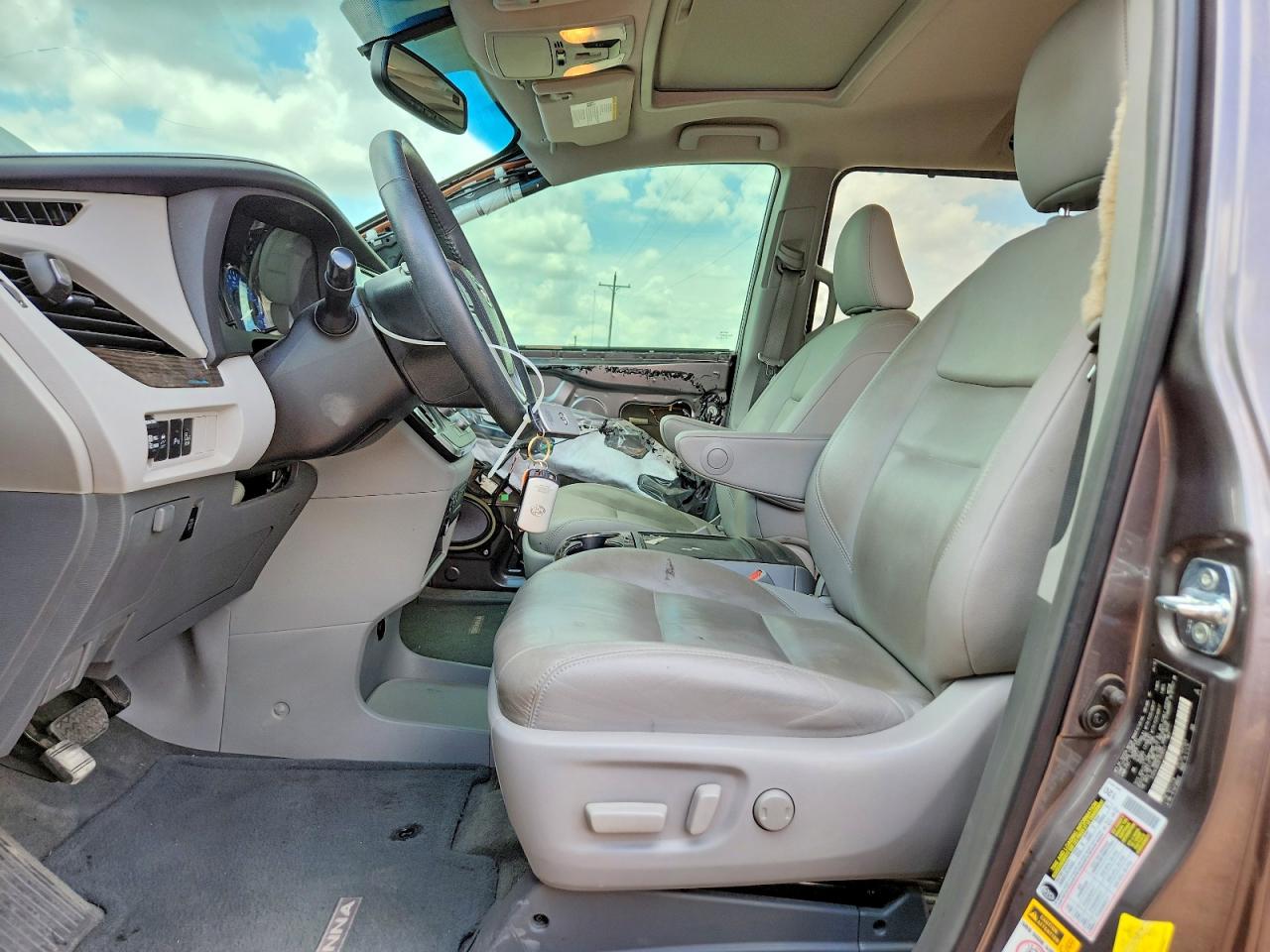 2015 Toyota Sienna Xle 8-passenger Gray vin: 5TDYK3DC0FS608321