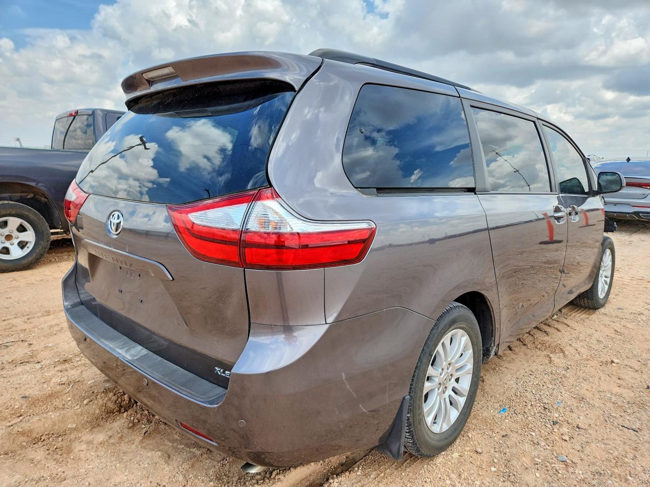 2015 Toyota Sienna Xle 8-passenger Gray vin: 5TDYK3DC0FS608321