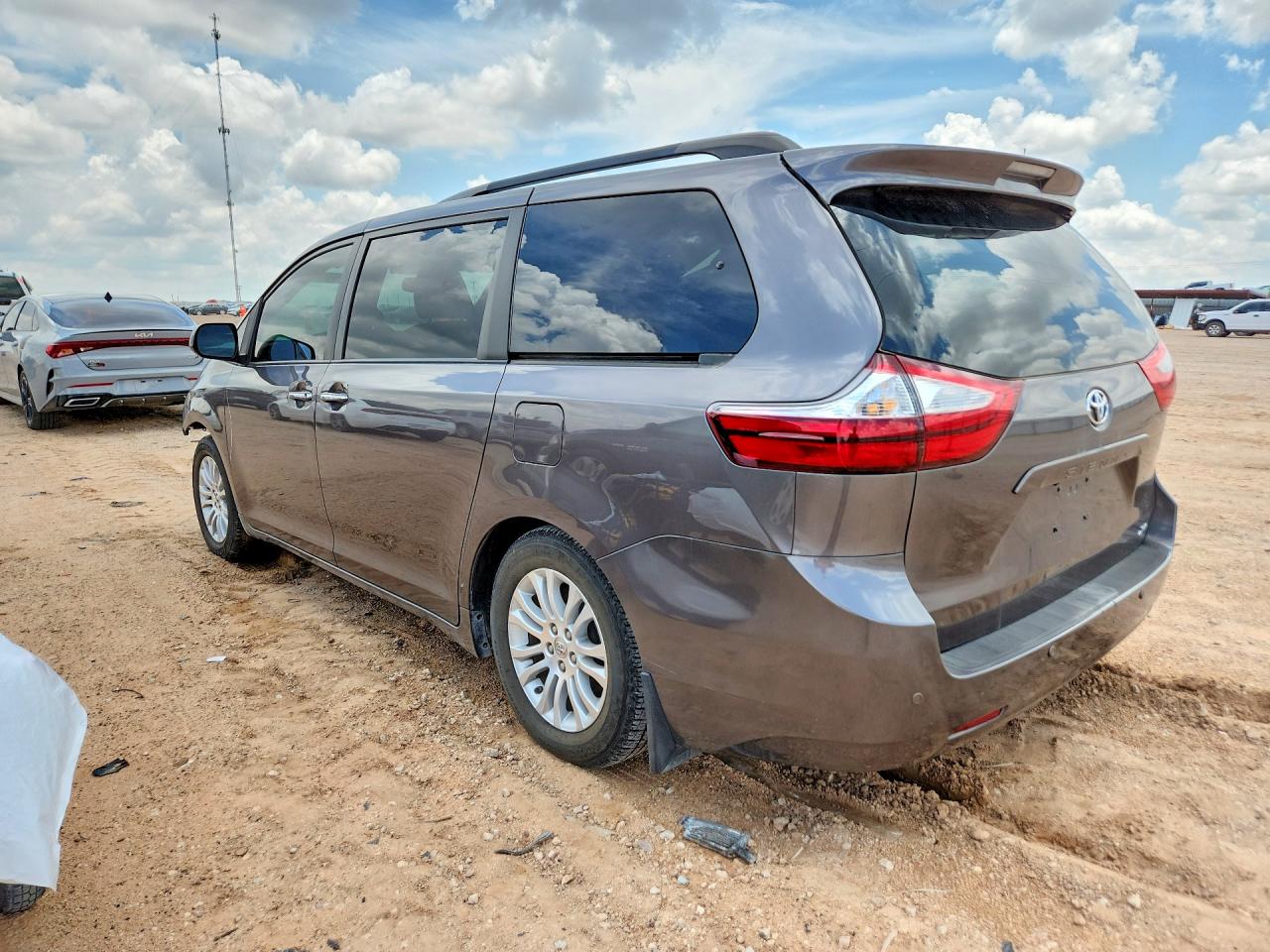 2015 Toyota Sienna Xle 8-passenger Gray vin: 5TDYK3DC0FS608321