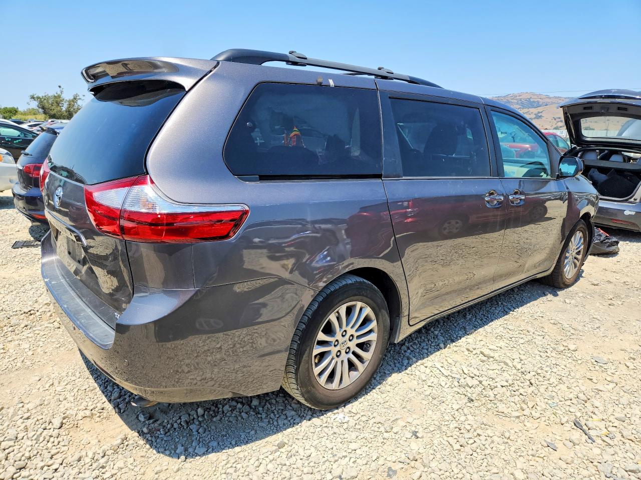 2015 Toyota Sienna Xle 8-passenger Charcoal vin: 5TDYK3DC0FS608951