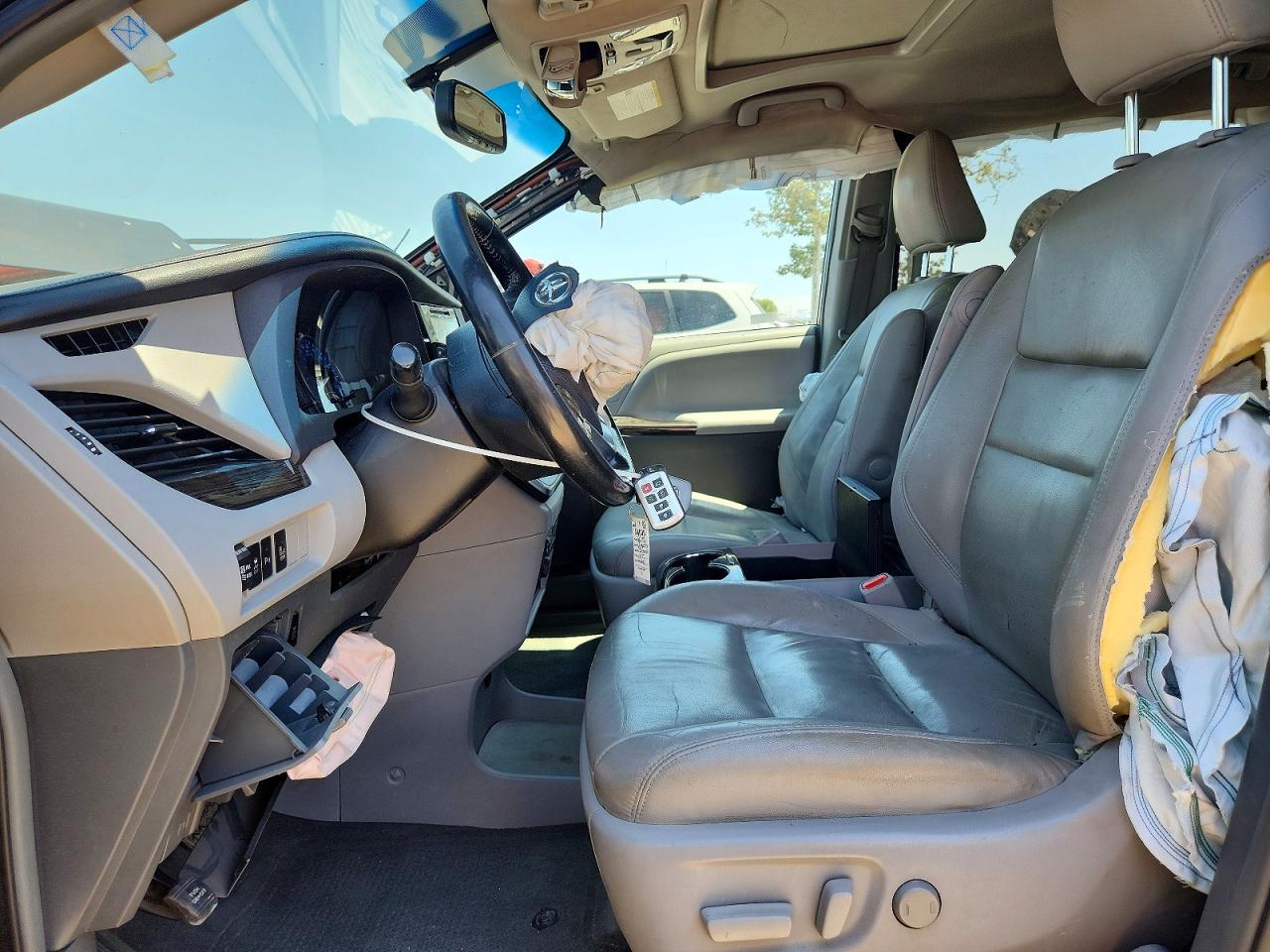 2015 Toyota Sienna Xle 8-passenger Charcoal vin: 5TDYK3DC0FS608951