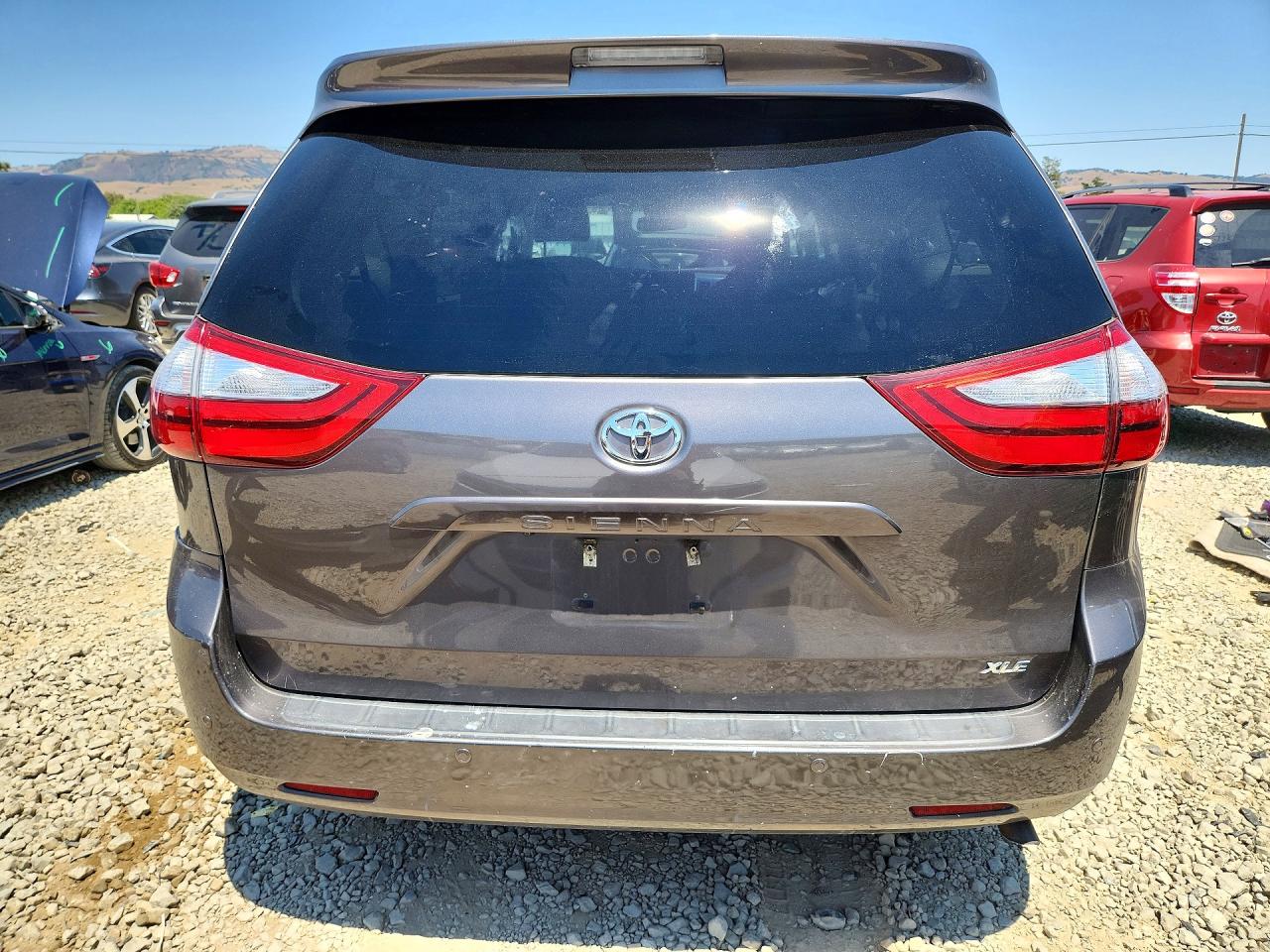 2015 Toyota Sienna Xle 8-passenger Charcoal vin: 5TDYK3DC0FS608951