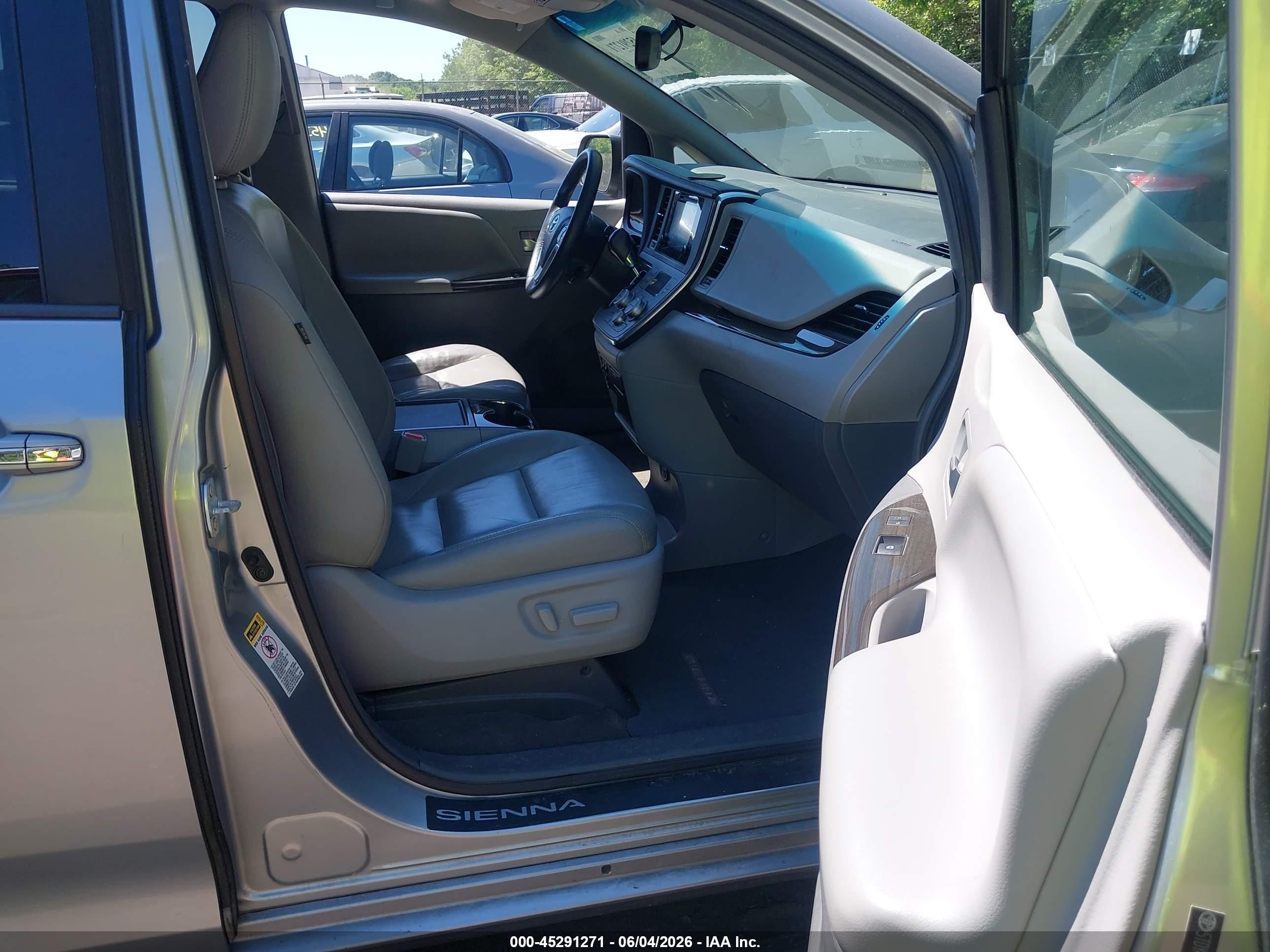 2015 Toyota Sienna Xle 8 Passenger Silver vin: 5TDYK3DC0FS611865