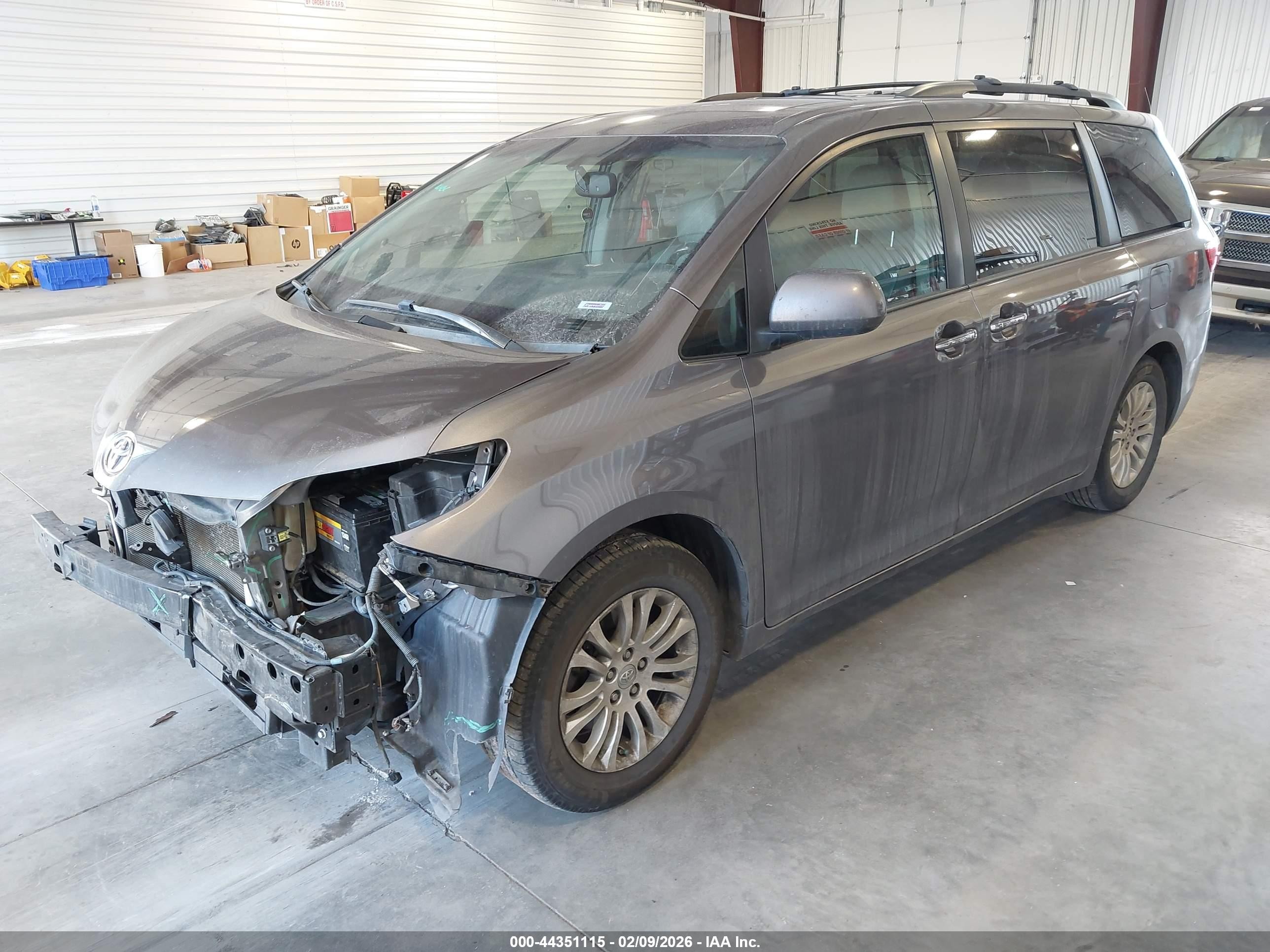 2015 Toyota Sienna Xle 8 Passenger Серый vin: 5TDYK3DC0FS620825