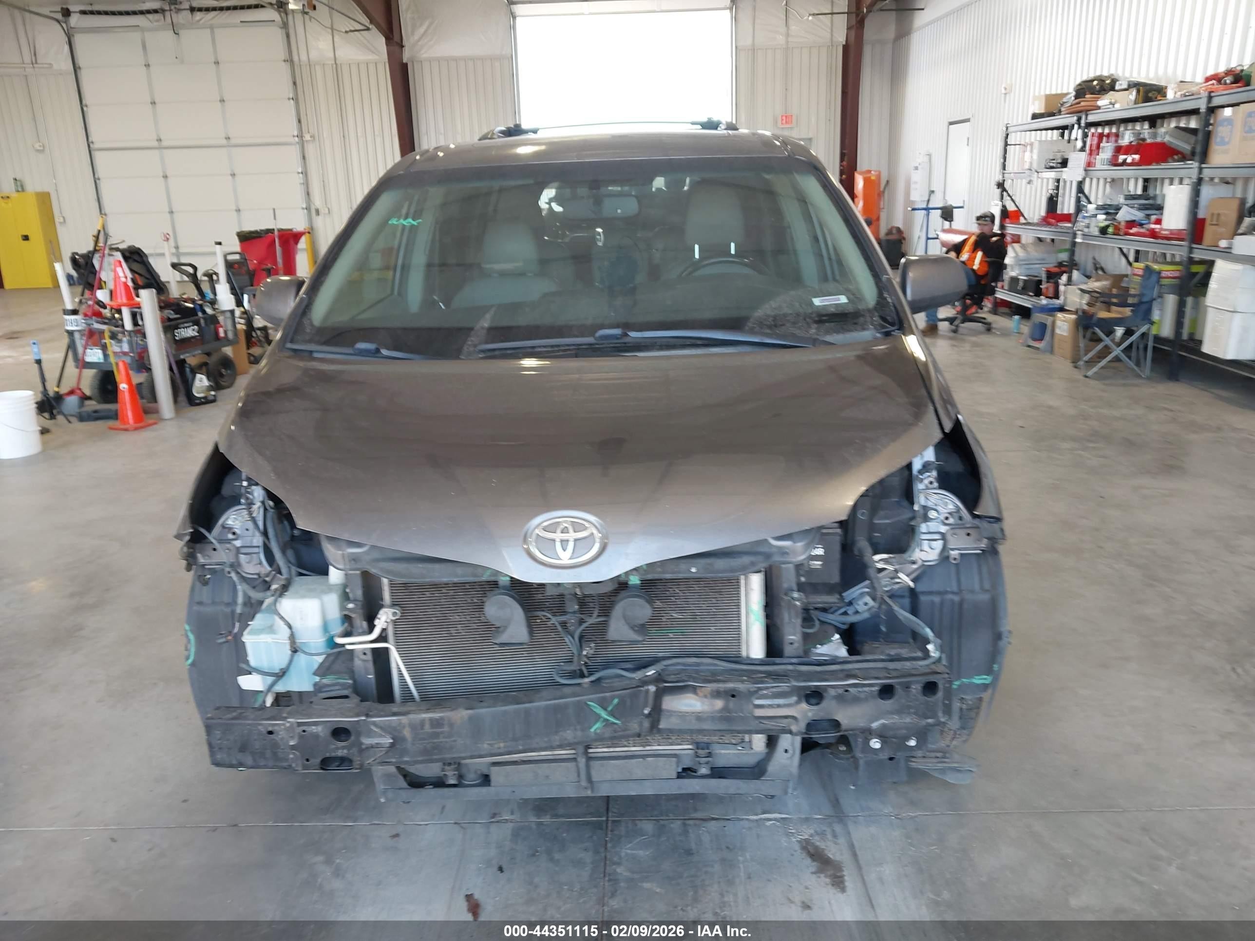 2015 Toyota Sienna Xle 8 Passenger Серый vin: 5TDYK3DC0FS620825
