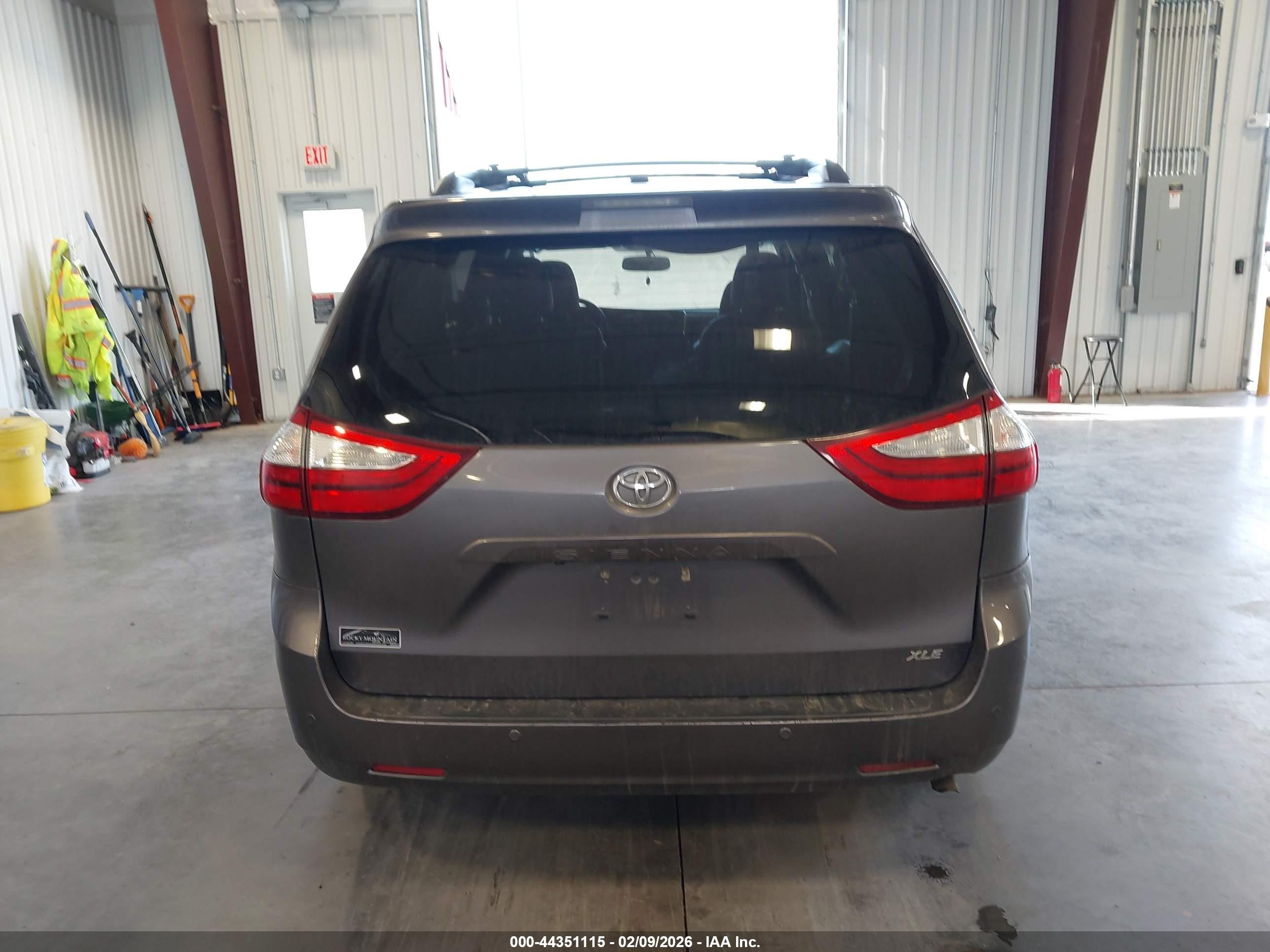 2015 Toyota Sienna Xle 8 Passenger Серый vin: 5TDYK3DC0FS620825