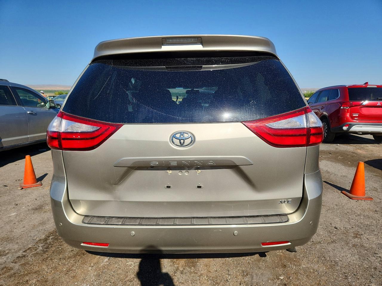 2015 Toyota Sienna Xle 8-passenger Gold vin: 5TDYK3DC0FS625703