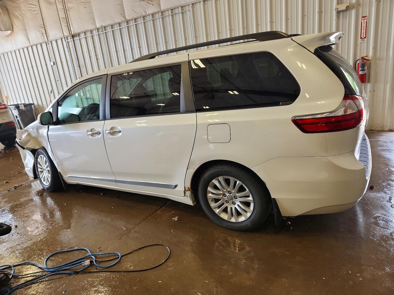 2015 Toyota Sienna Xle Premium 8-passenger Белый vin: 5TDYK3DC0FS627550