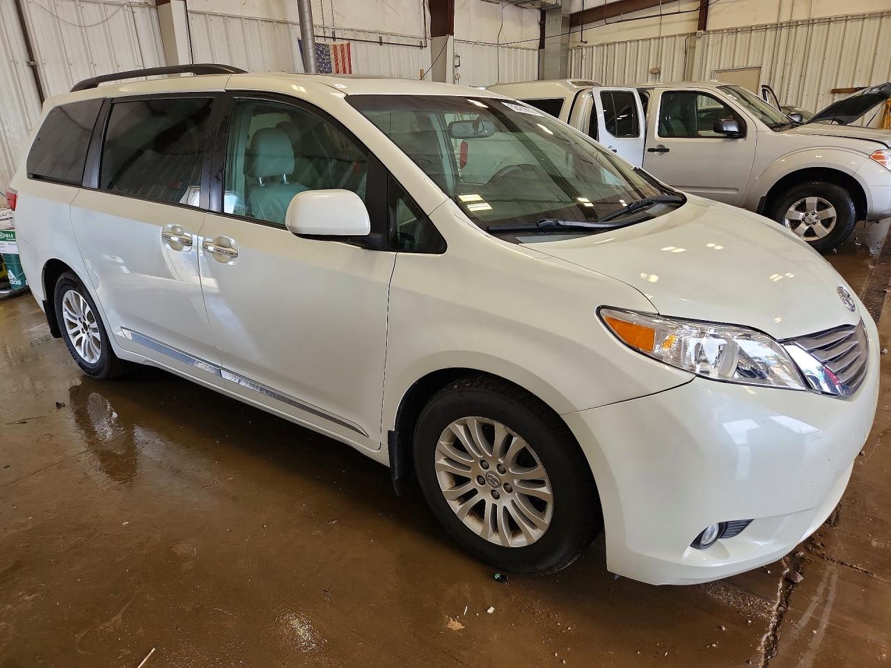 2015 Toyota Sienna Xle Premium 8-passenger Белый vin: 5TDYK3DC0FS627550