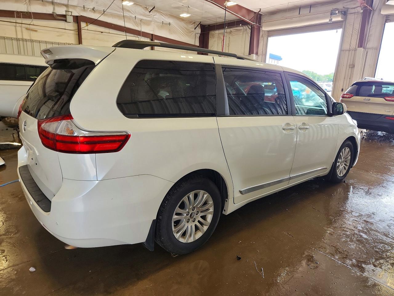 2015 Toyota Sienna Xle Premium 8-passenger Белый vin: 5TDYK3DC0FS627550