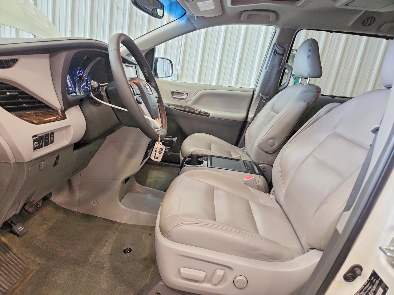 2015 Toyota Sienna Xle Premium 8-passenger Белый vin: 5TDYK3DC0FS627550