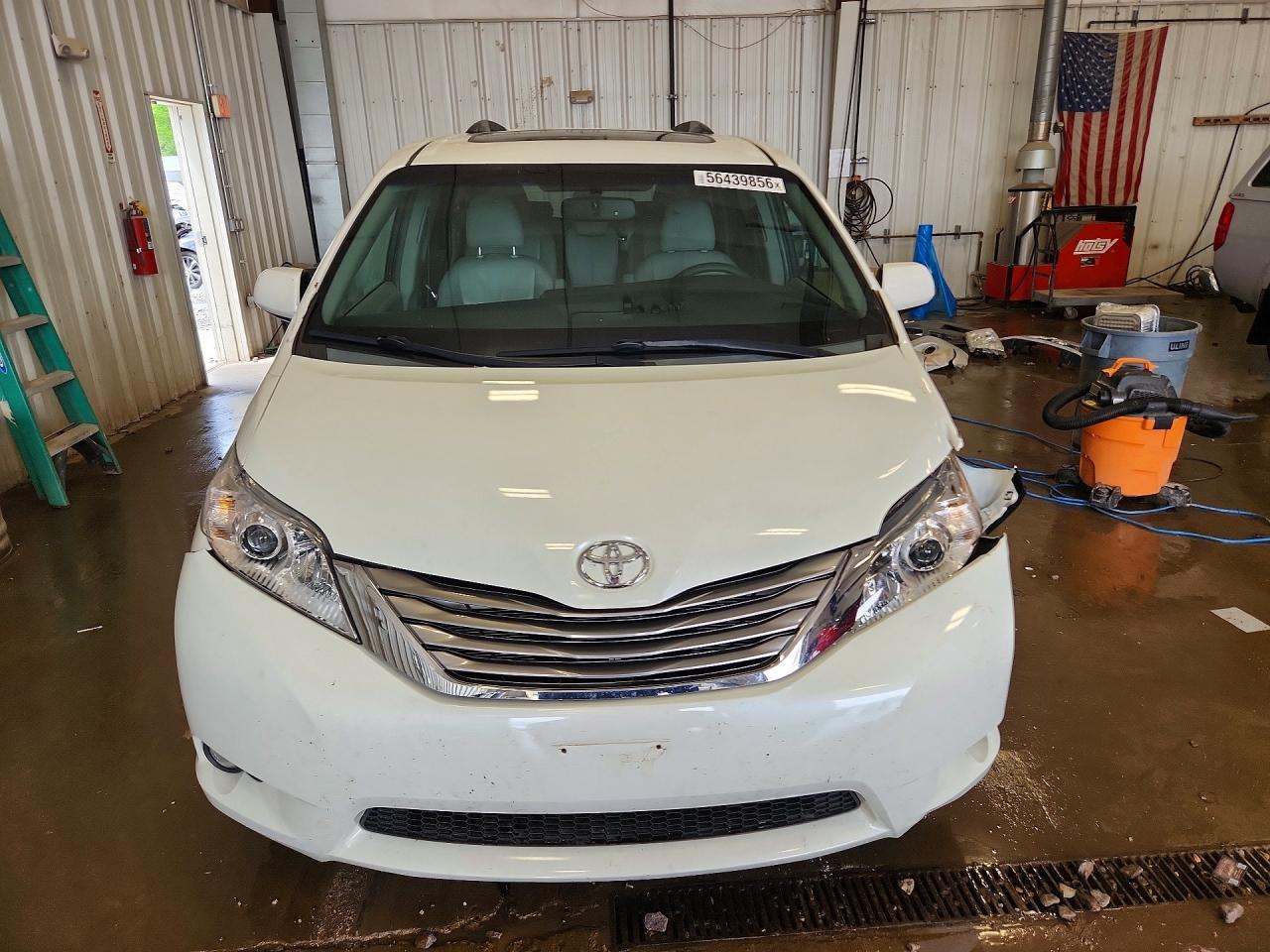 2015 Toyota Sienna Xle Premium 8-passenger Белый vin: 5TDYK3DC0FS627550
