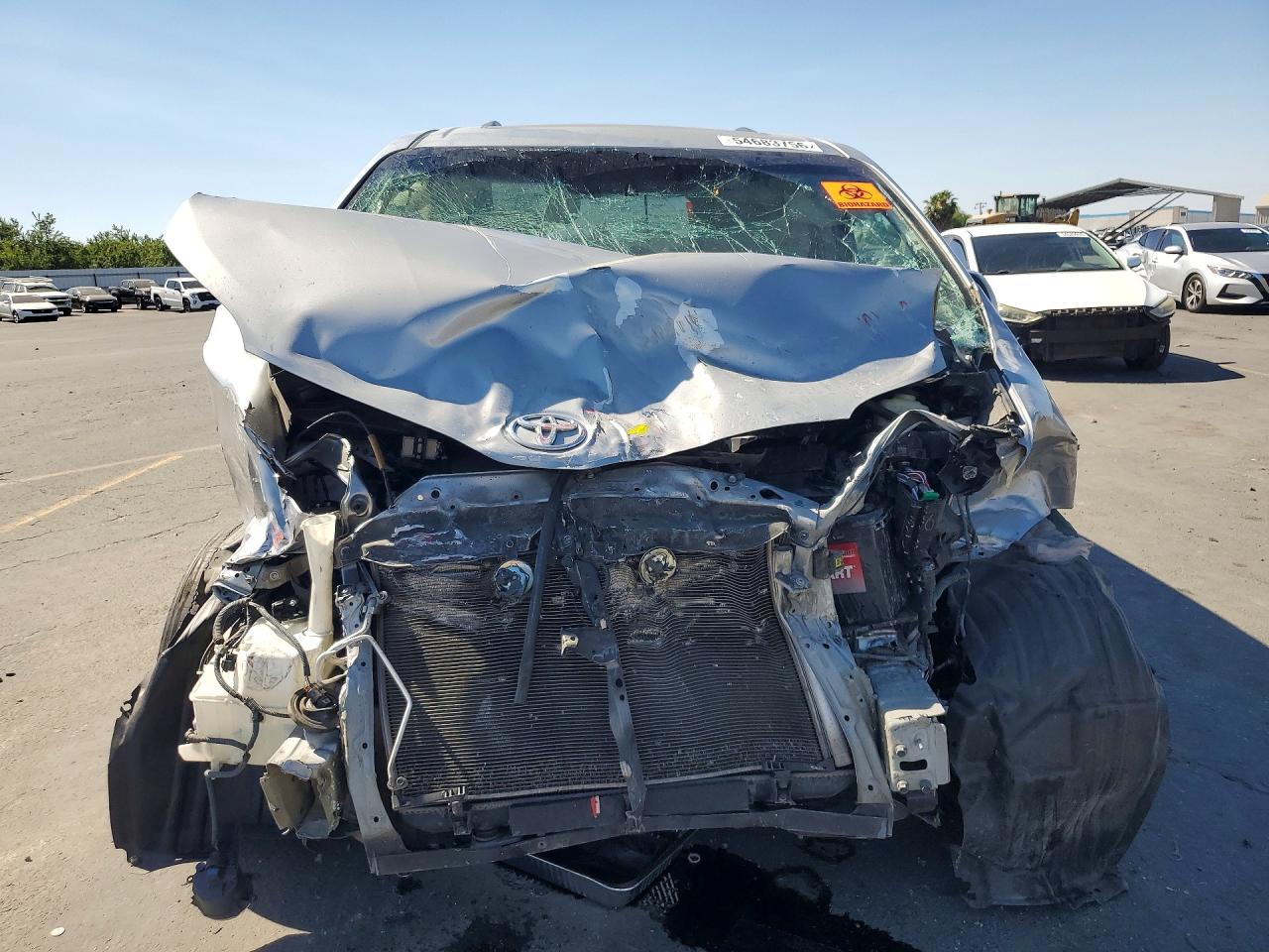 2015 Toyota Sienna Xle Premium 8-passenger Серебряный vin: 5TDYK3DC0FS627662