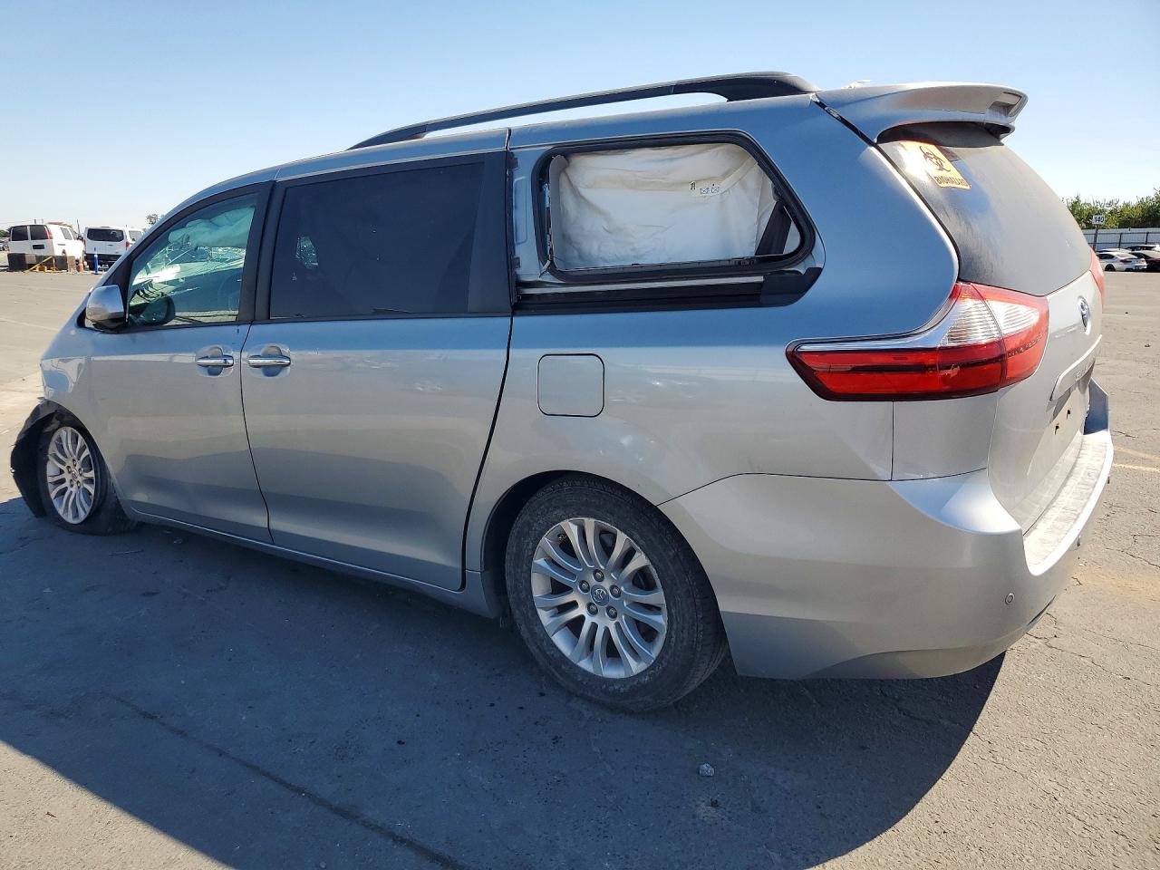2015 Toyota Sienna Xle Premium 8-passenger Серебряный vin: 5TDYK3DC0FS627662