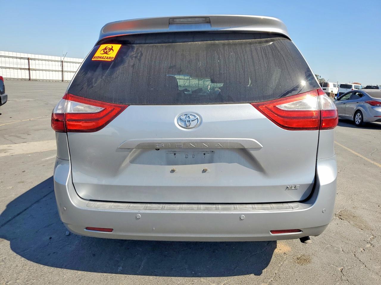 2015 Toyota Sienna Xle Premium 8-passenger Серебряный vin: 5TDYK3DC0FS627662