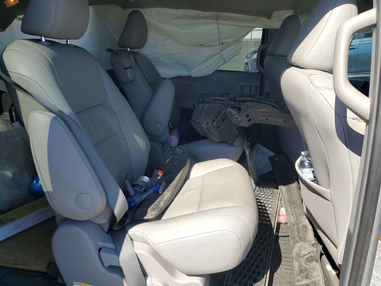 2015 Toyota Sienna Xle Premium 8-passenger Серебряный vin: 5TDYK3DC0FS627662