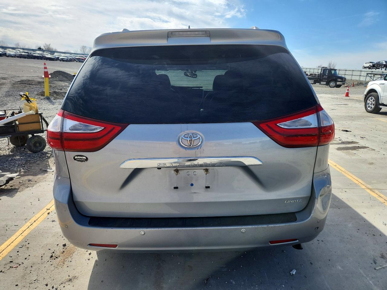 2015 Toyota Sienna Limited Premium 7-passenger Silver vin: 5TDYK3DC0FS633252