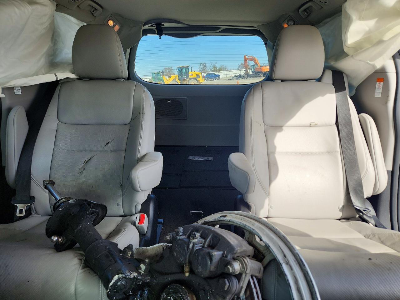 2015 Toyota Sienna Limited Premium 7-passenger Silver vin: 5TDYK3DC0FS633252