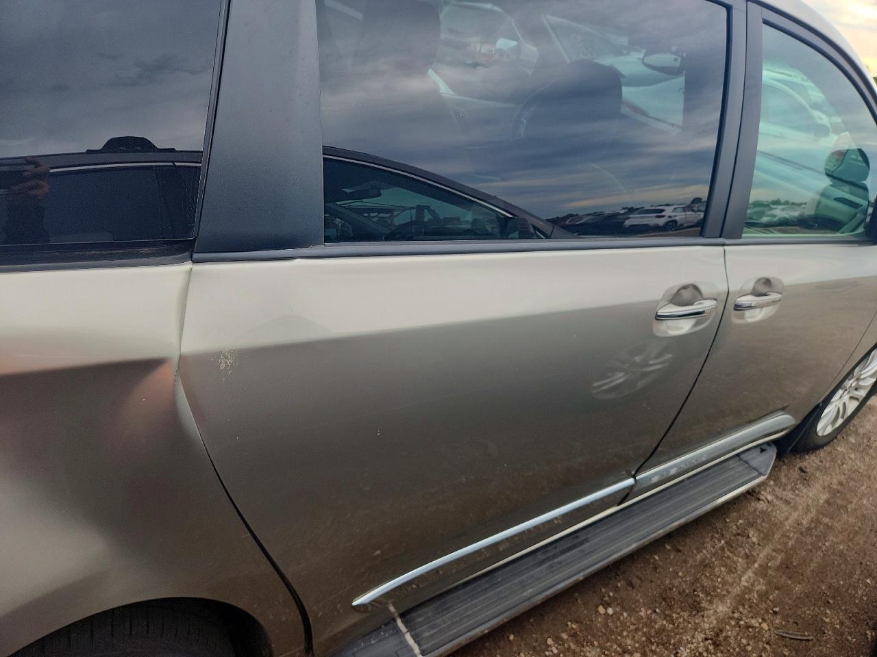 2015 Toyota Sienna Xle 8-passenger Beige vin: 5TDYK3DC0FS638032
