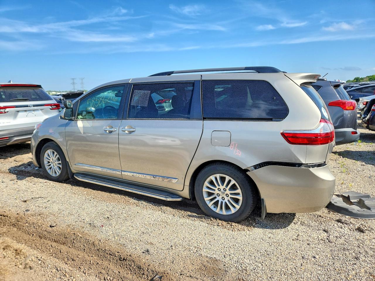 2015 Toyota Sienna Xle 8-passenger Beige vin: 5TDYK3DC0FS638032