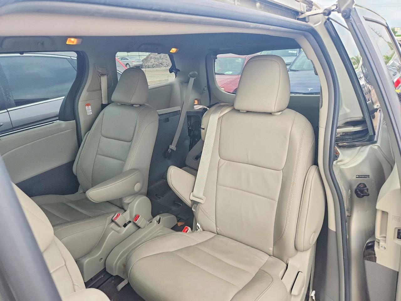 2015 Toyota Sienna Xle 8-passenger Beige vin: 5TDYK3DC0FS638032