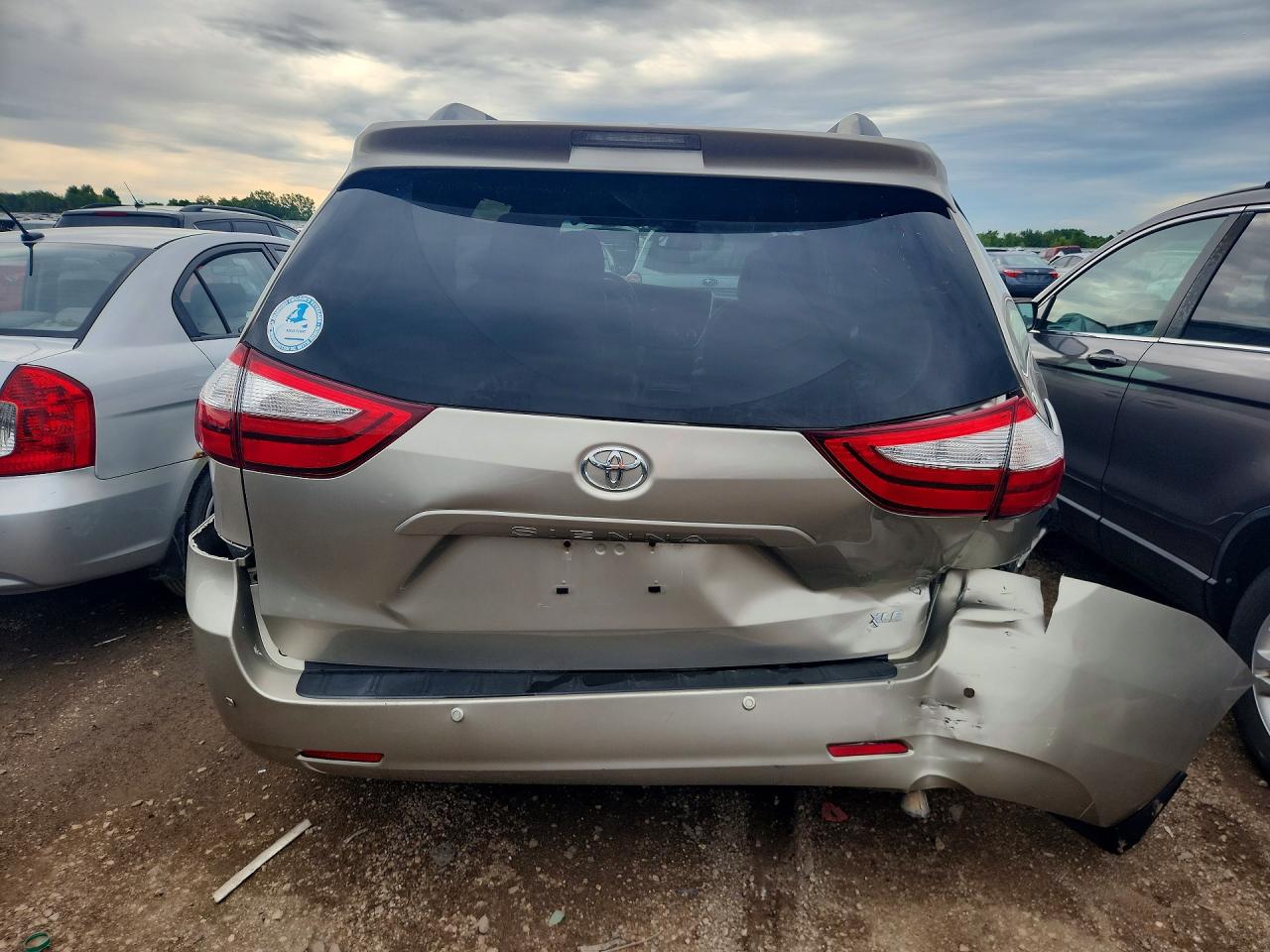 2015 Toyota Sienna Xle 8-passenger Beige vin: 5TDYK3DC0FS638032