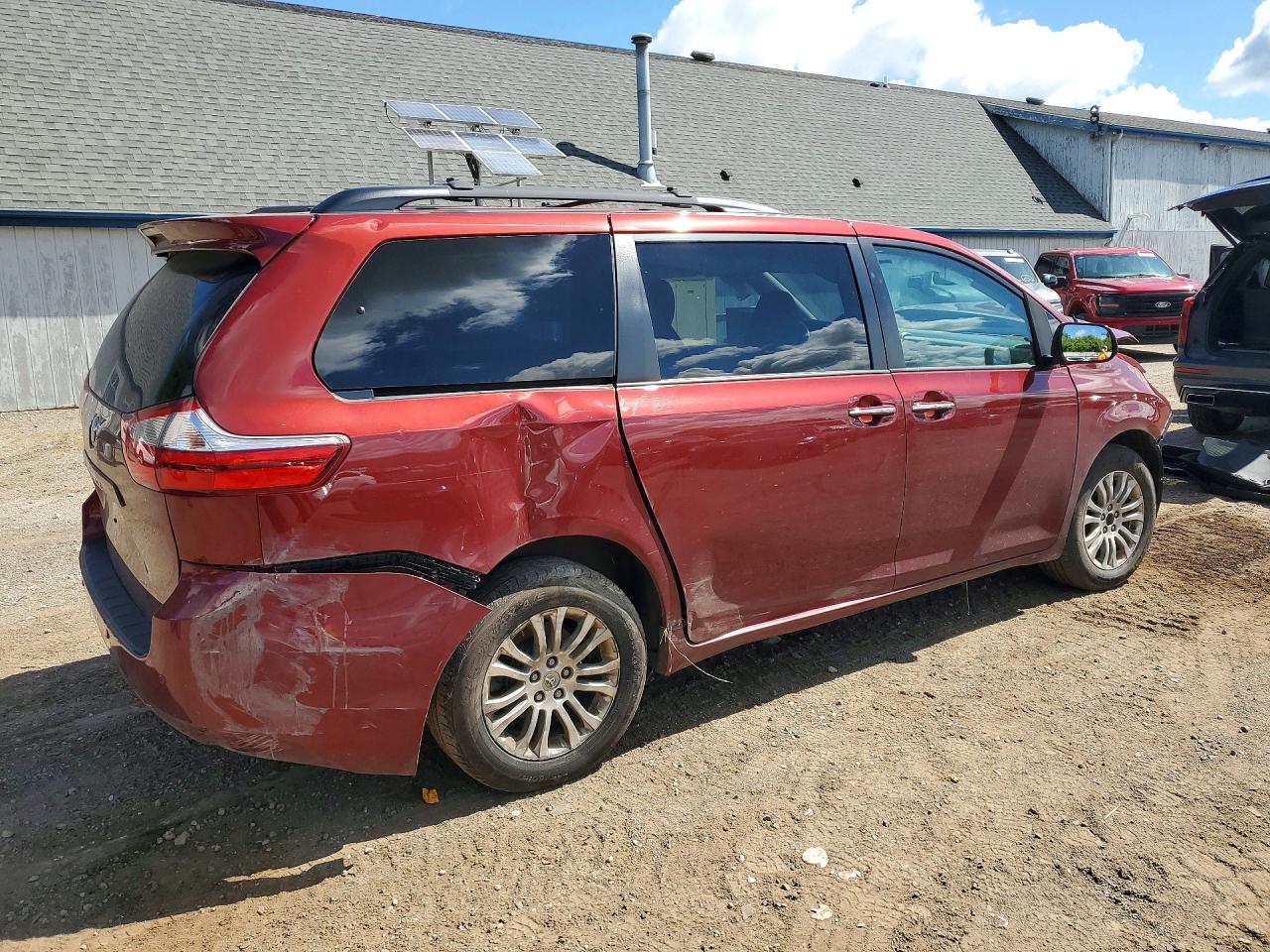 2015 Toyota Sienna Xle Premium 8-passenger Burgundy vin: 5TDYK3DC0FS638239