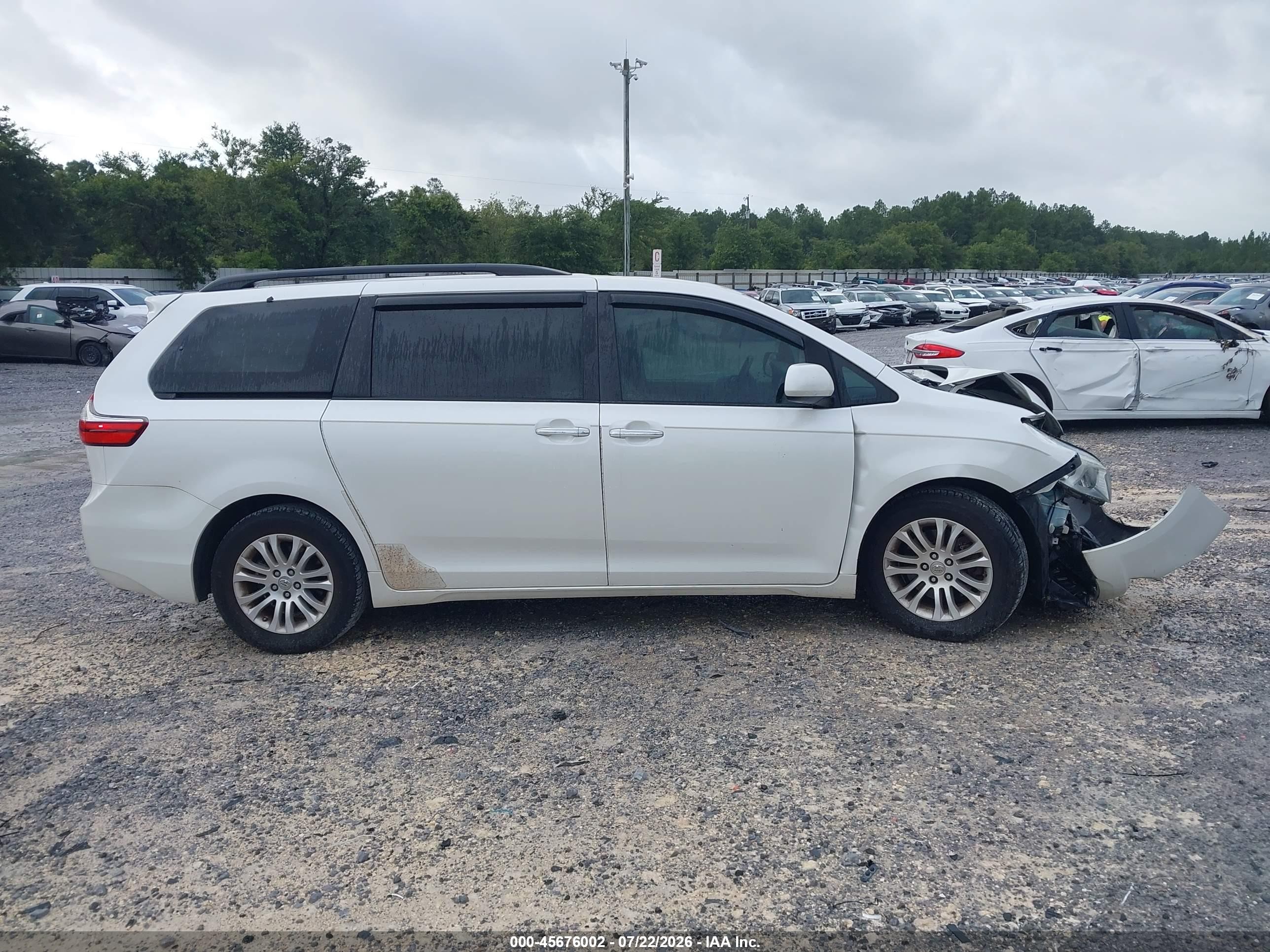 2015 Toyota Sienna Xle/limited White vin: 5TDYK3DC0FS648284