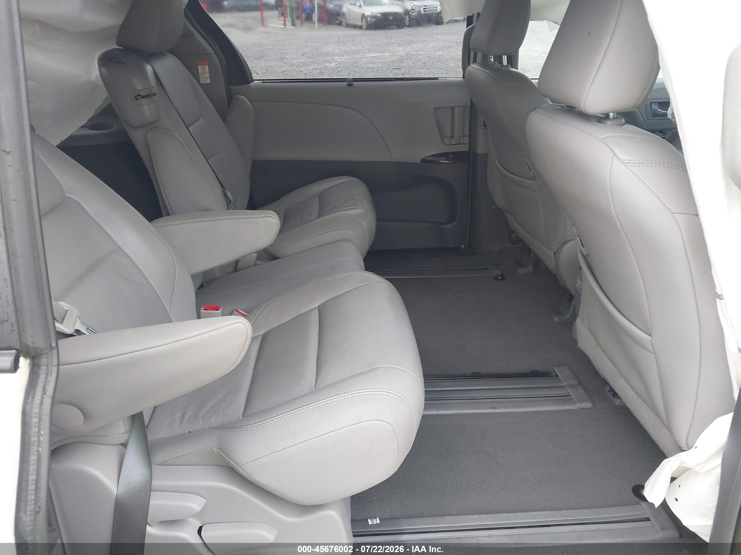 2015 Toyota Sienna Xle/limited White vin: 5TDYK3DC0FS648284