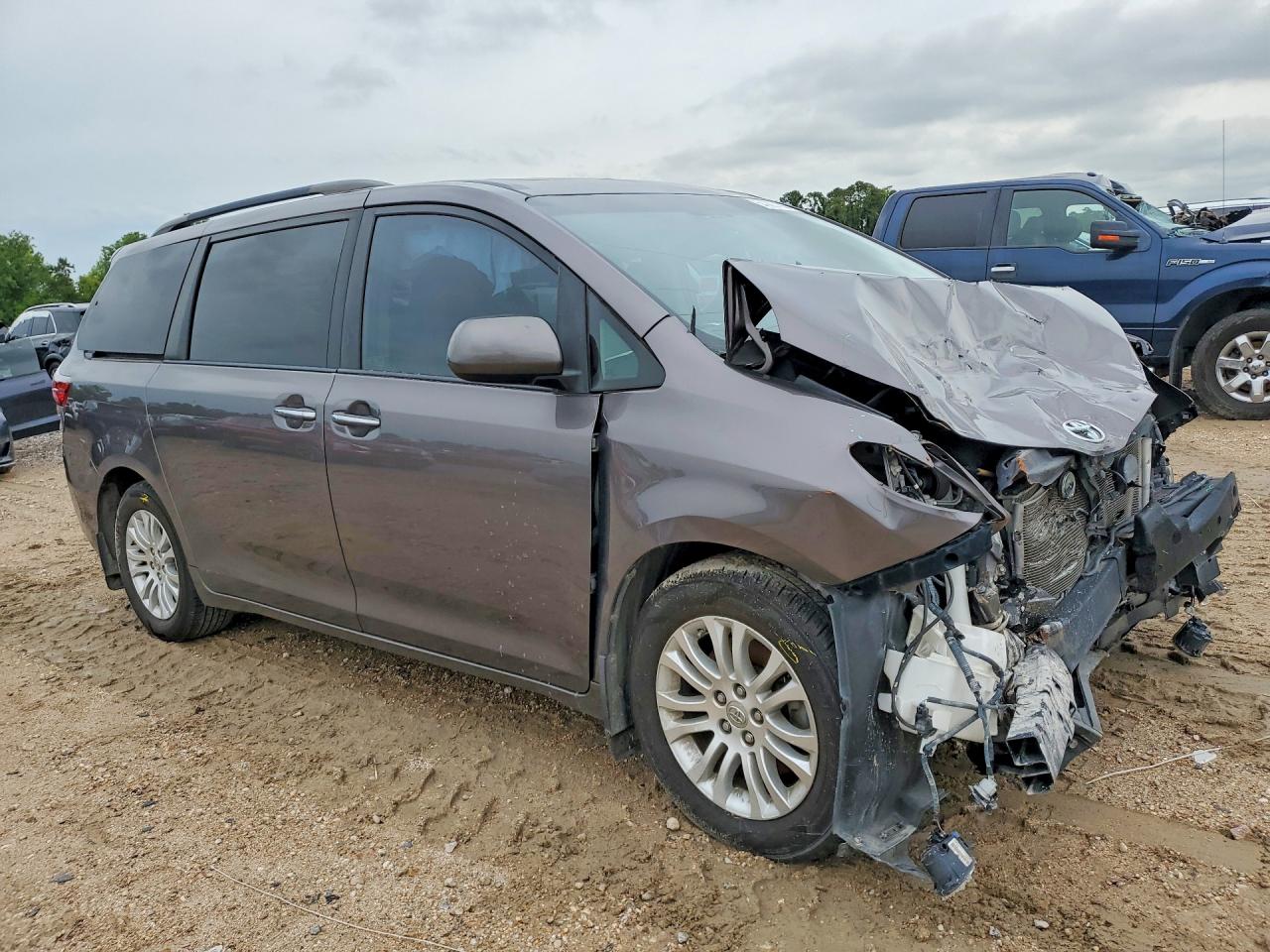 2015 Toyota Sienna Xle 8-passenger Gray vin: 5TDYK3DC0FS651525