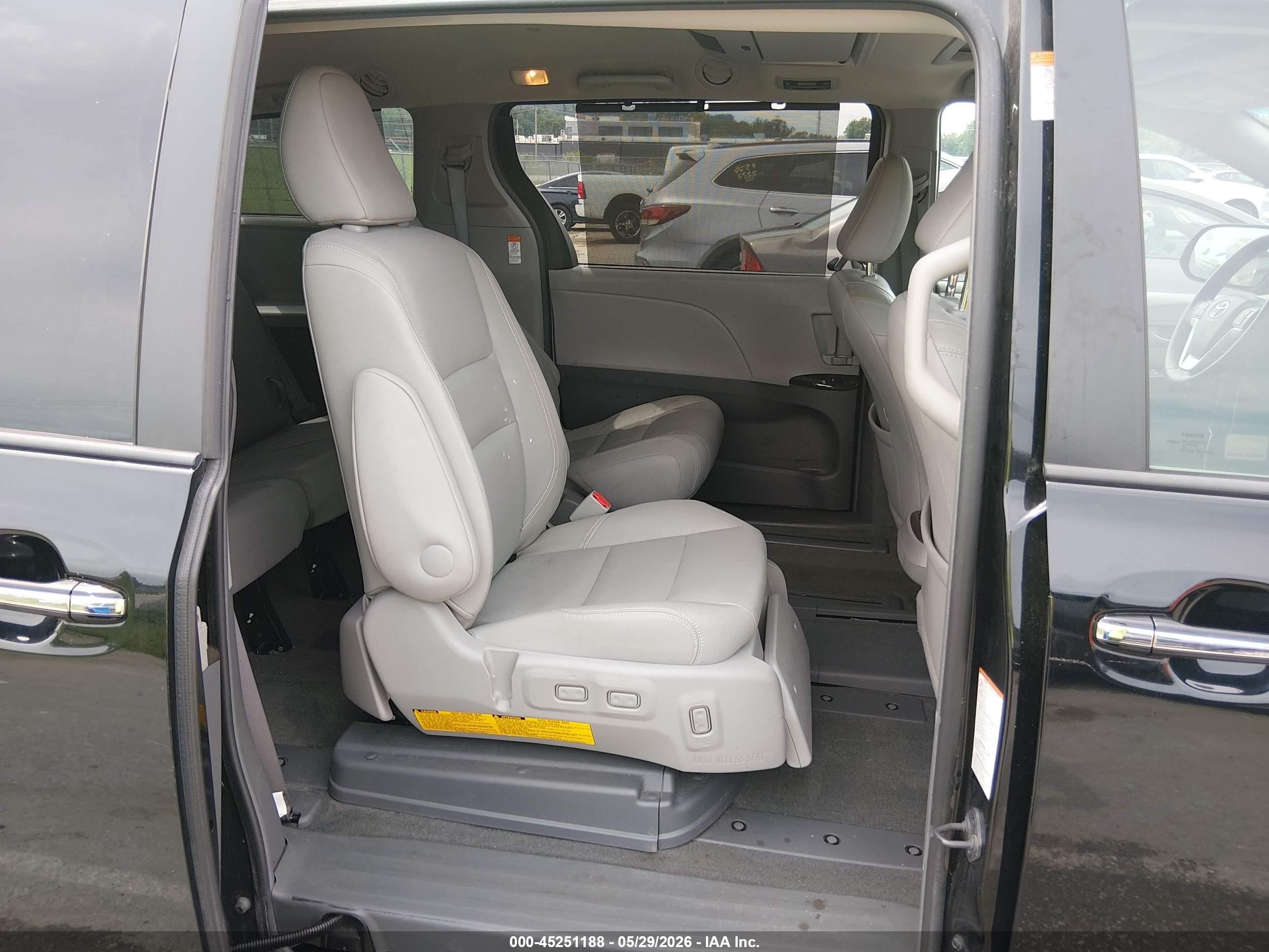 2015 Toyota Sienna Xle 7 Passenger Black vin: 5TDYK3DC0FS652836