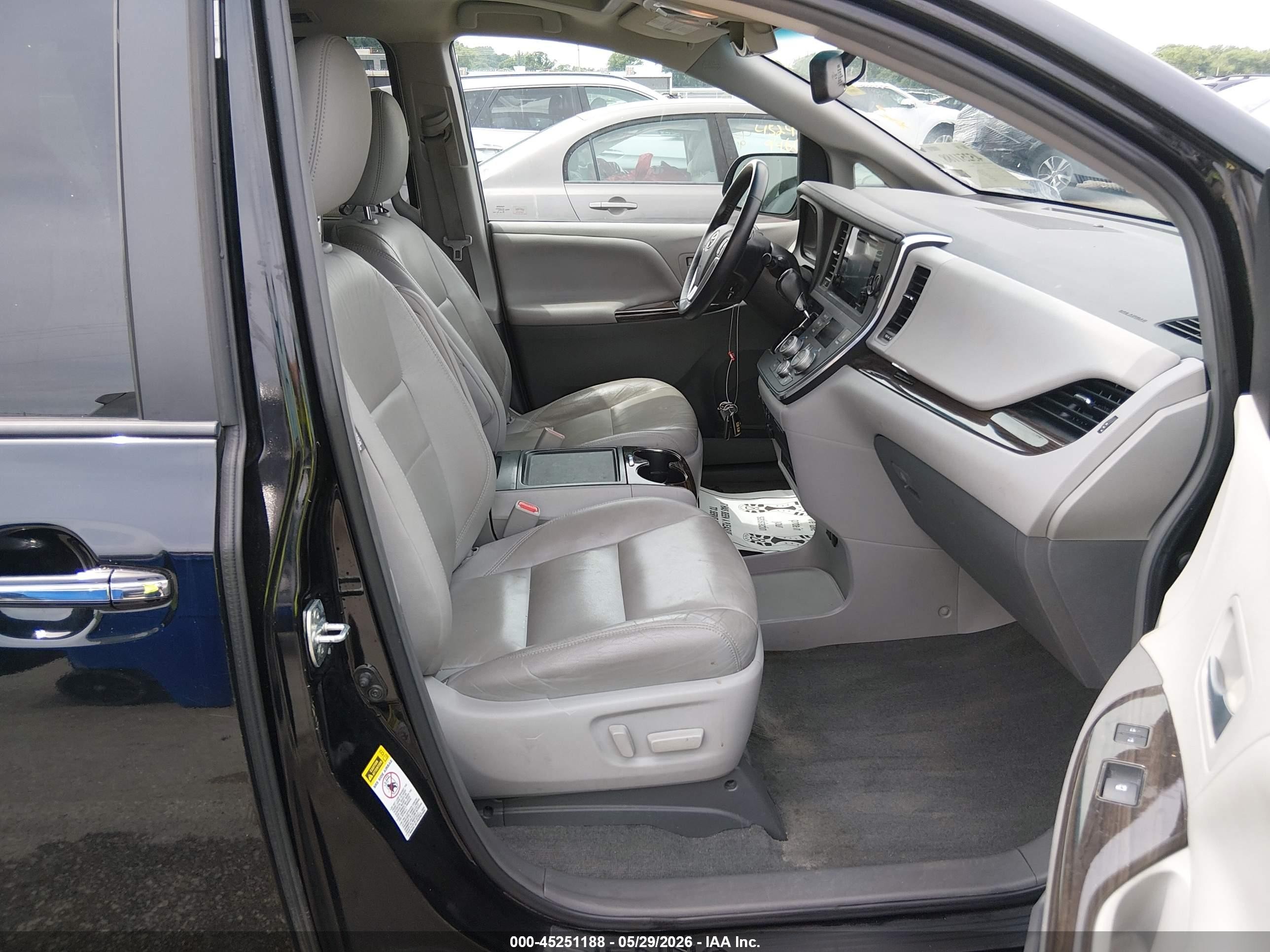 2015 Toyota Sienna Xle 7 Passenger Black vin: 5TDYK3DC0FS652836