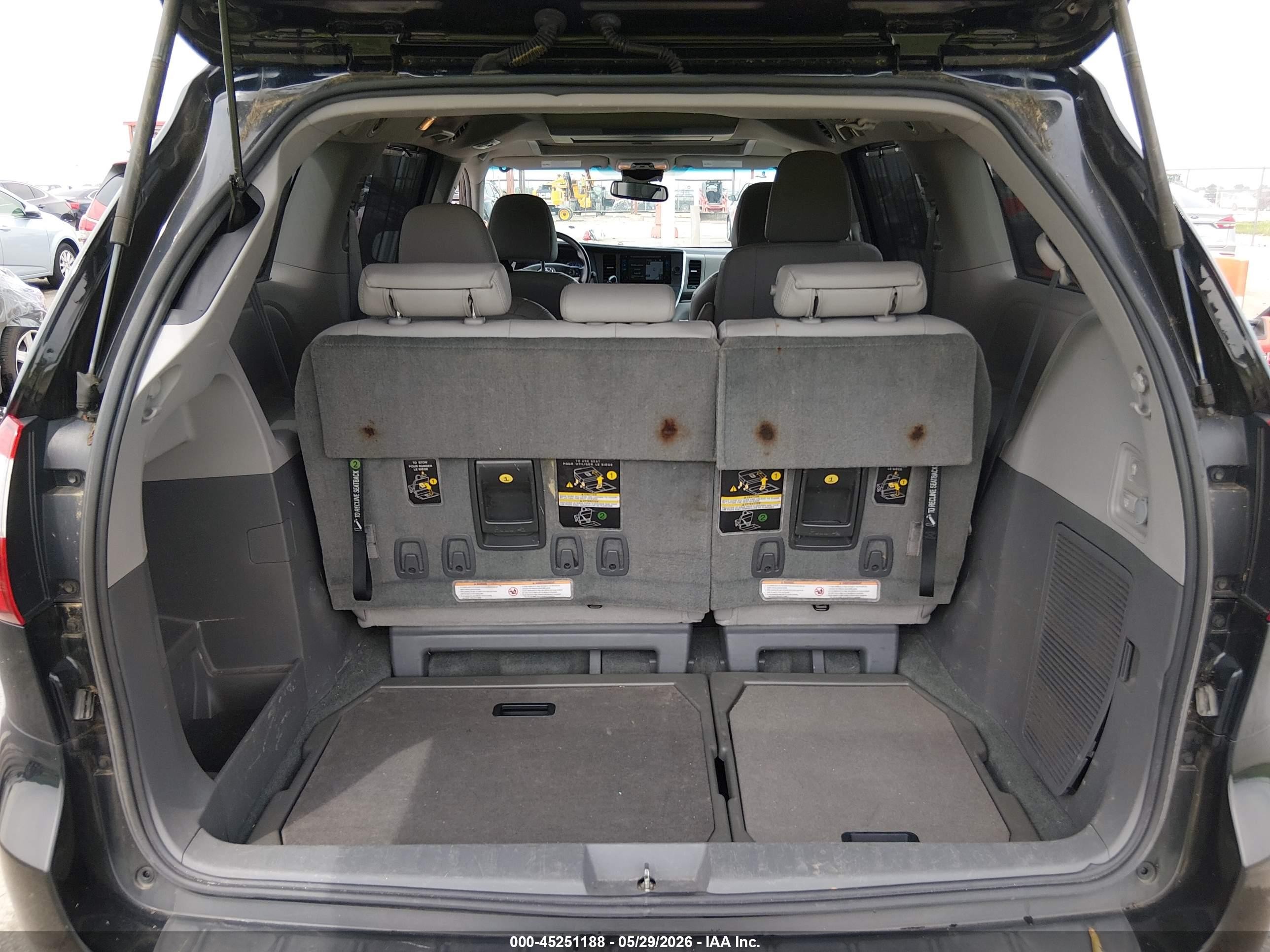 2015 Toyota Sienna Xle 7 Passenger Black vin: 5TDYK3DC0FS652836