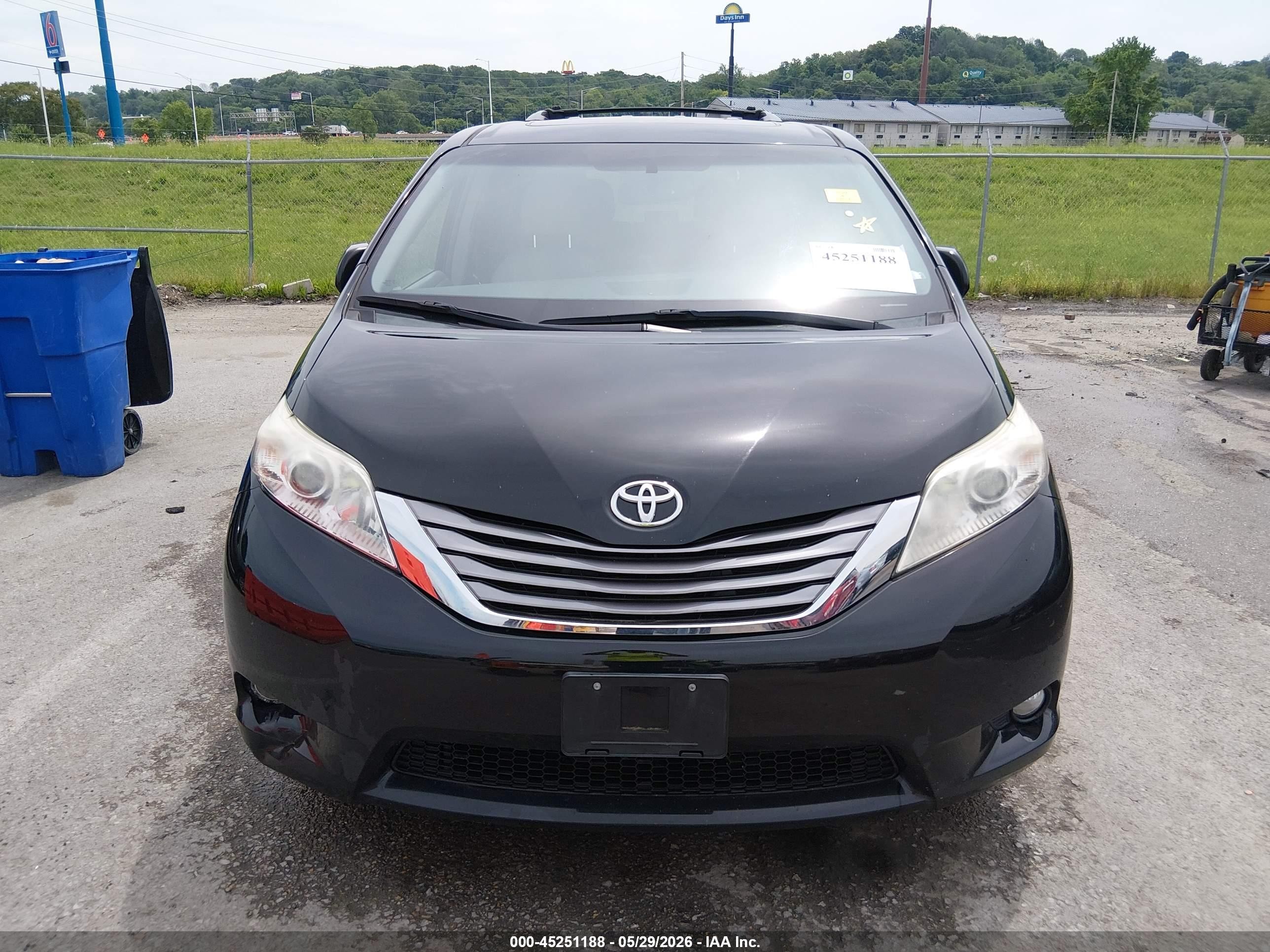 2015 Toyota Sienna Xle 7 Passenger Black vin: 5TDYK3DC0FS652836
