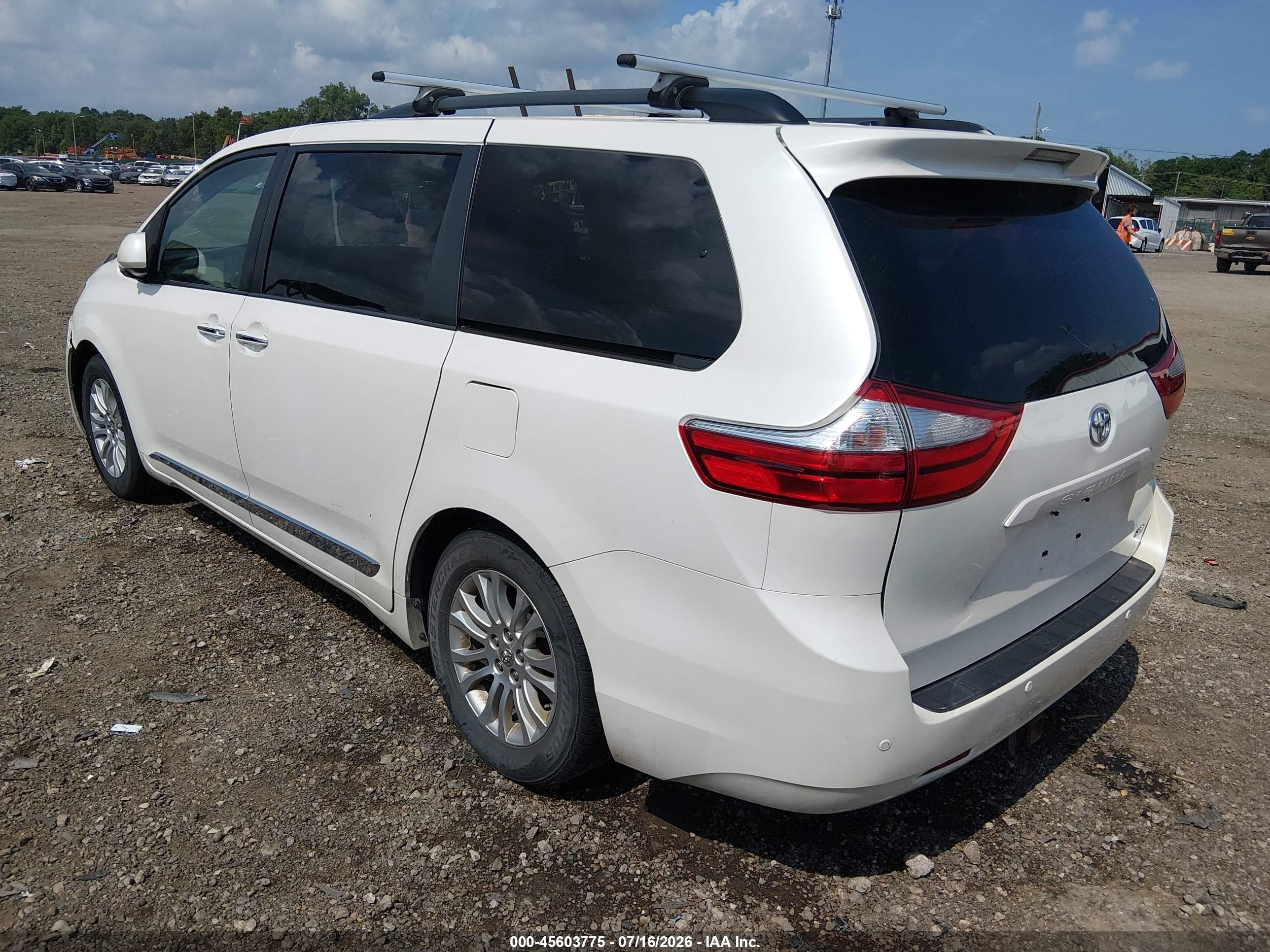 2015 Toyota Sienna Xle Premium 8 Passenger White vin: 5TDYK3DC0FS654764
