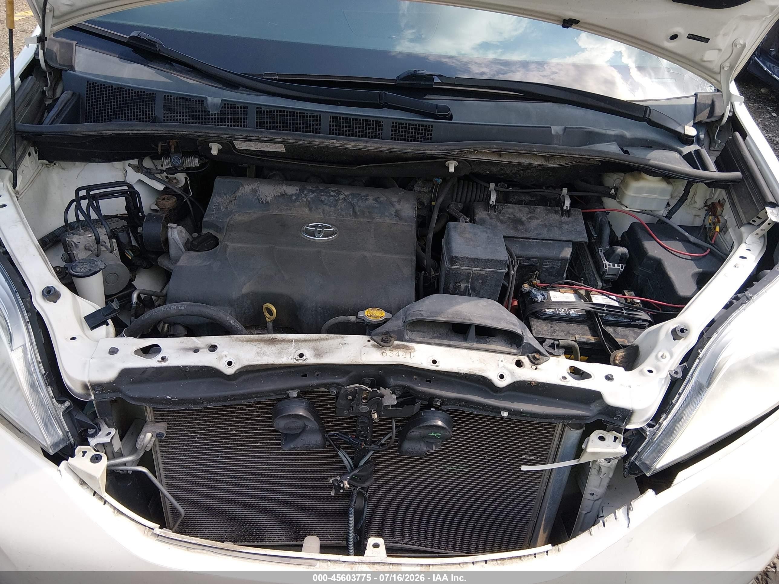 2015 Toyota Sienna Xle Premium 8 Passenger White vin: 5TDYK3DC0FS654764