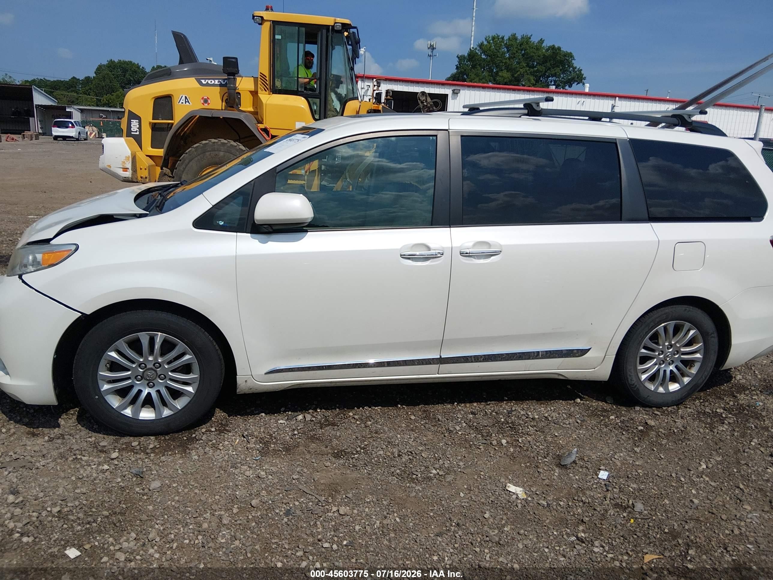 2015 Toyota Sienna Xle Premium 8 Passenger White vin: 5TDYK3DC0FS654764
