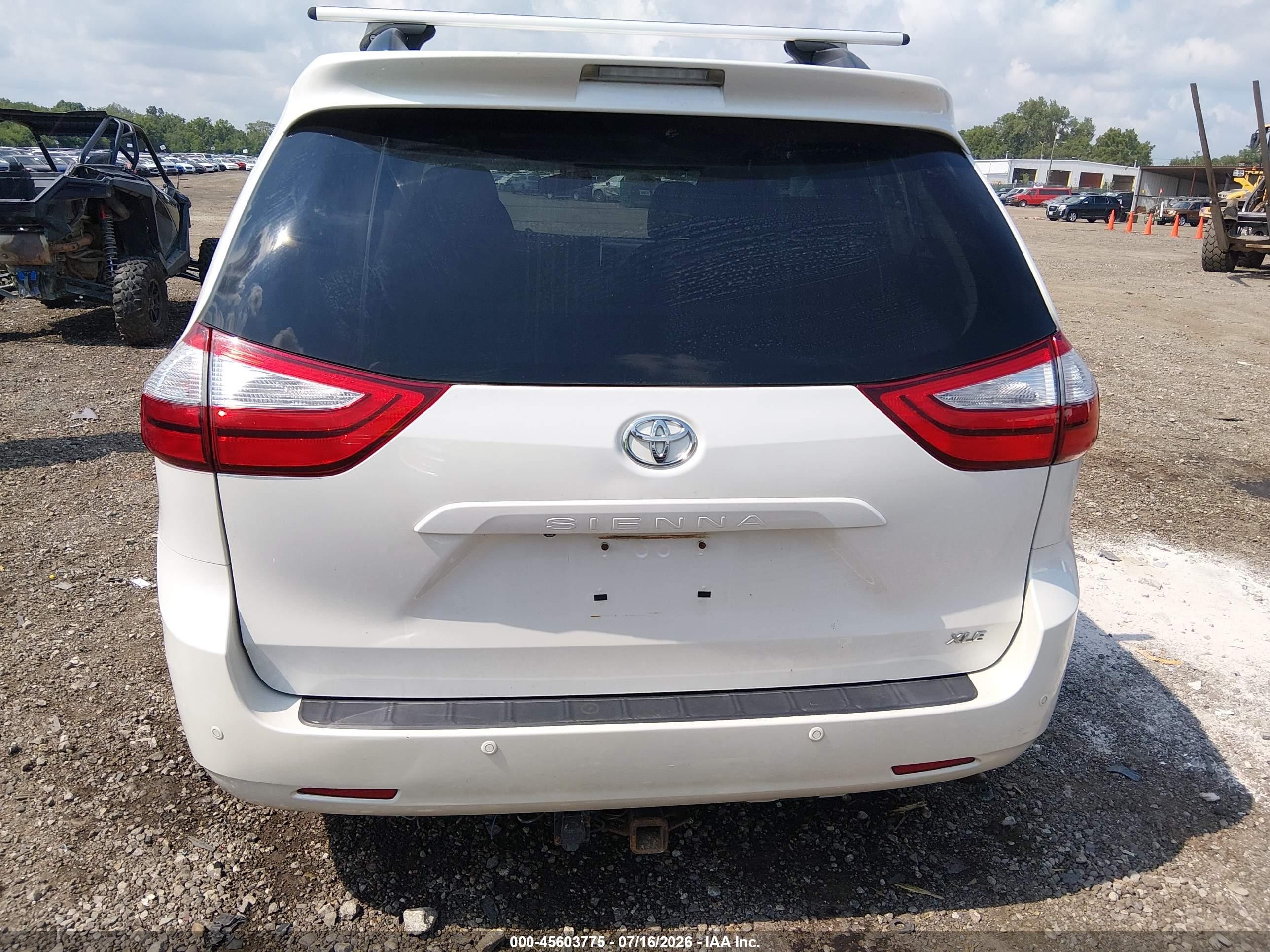 2015 Toyota Sienna Xle Premium 8 Passenger White vin: 5TDYK3DC0FS654764