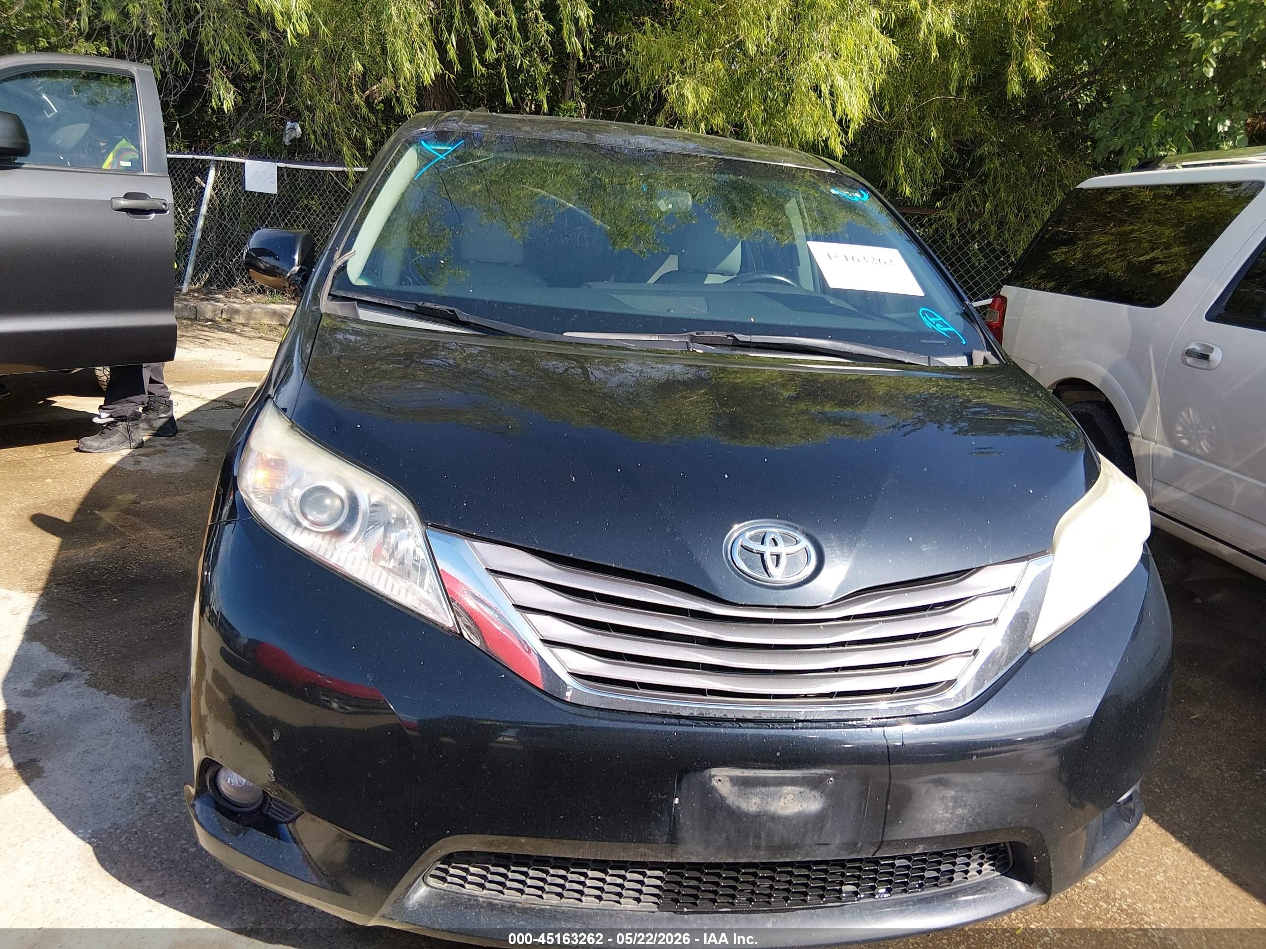2015 Toyota Sienna Xle 8 Passenger Black vin: 5TDYK3DC0FS656563