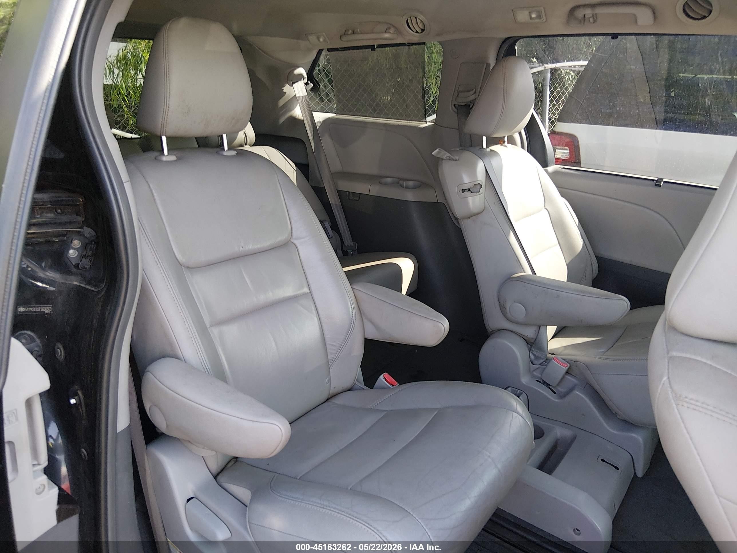 2015 Toyota Sienna Xle 8 Passenger Black vin: 5TDYK3DC0FS656563