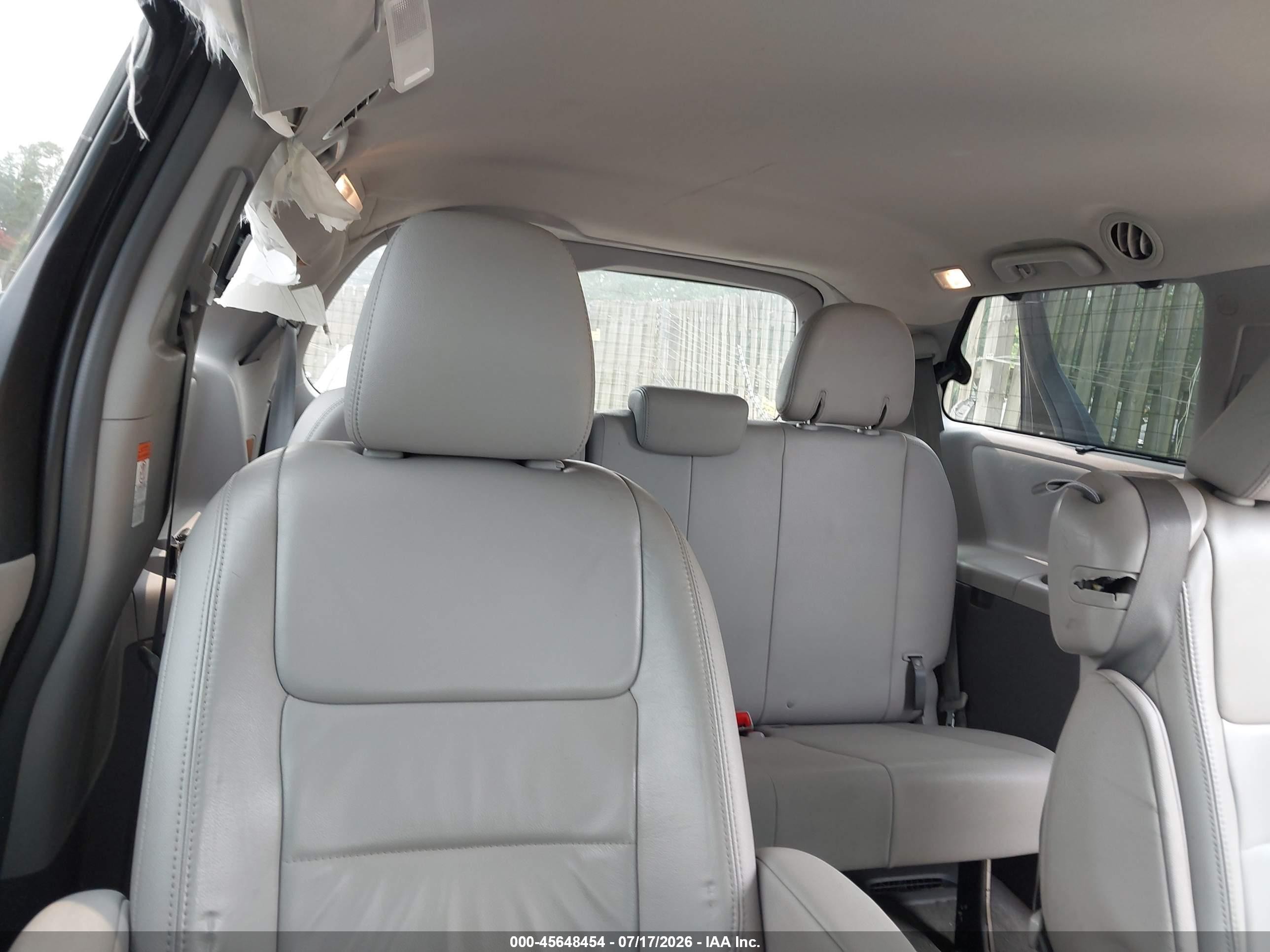 2015 Toyota Sienna Xle 7 Passenger/xle 8 Passenger/xle Premium 8 Passenger Black vin: 5TDYK3DC0FS656627